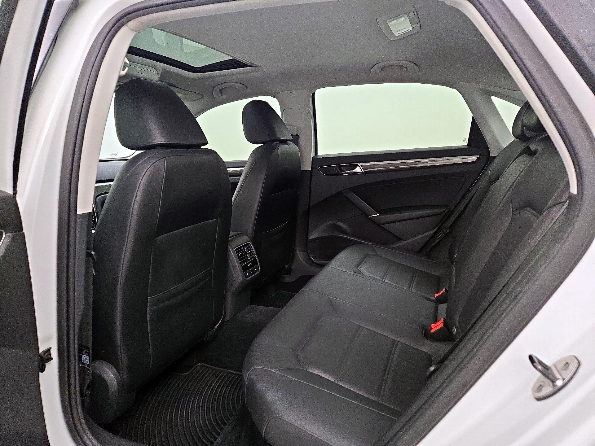 Thumbnail: 2016 Volkswagen Passat - 20