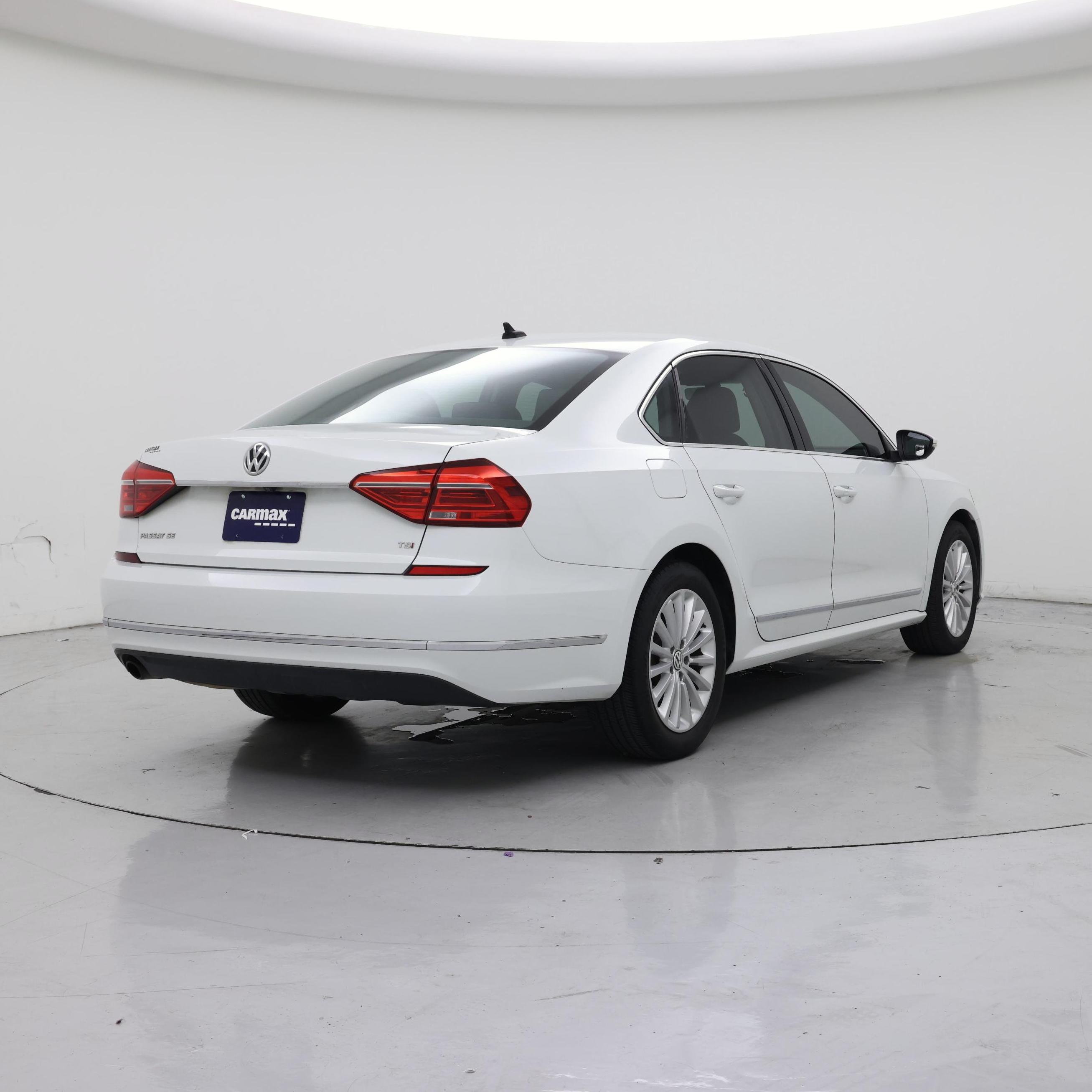 Thumbnail: 2016 Volkswagen Passat - 8