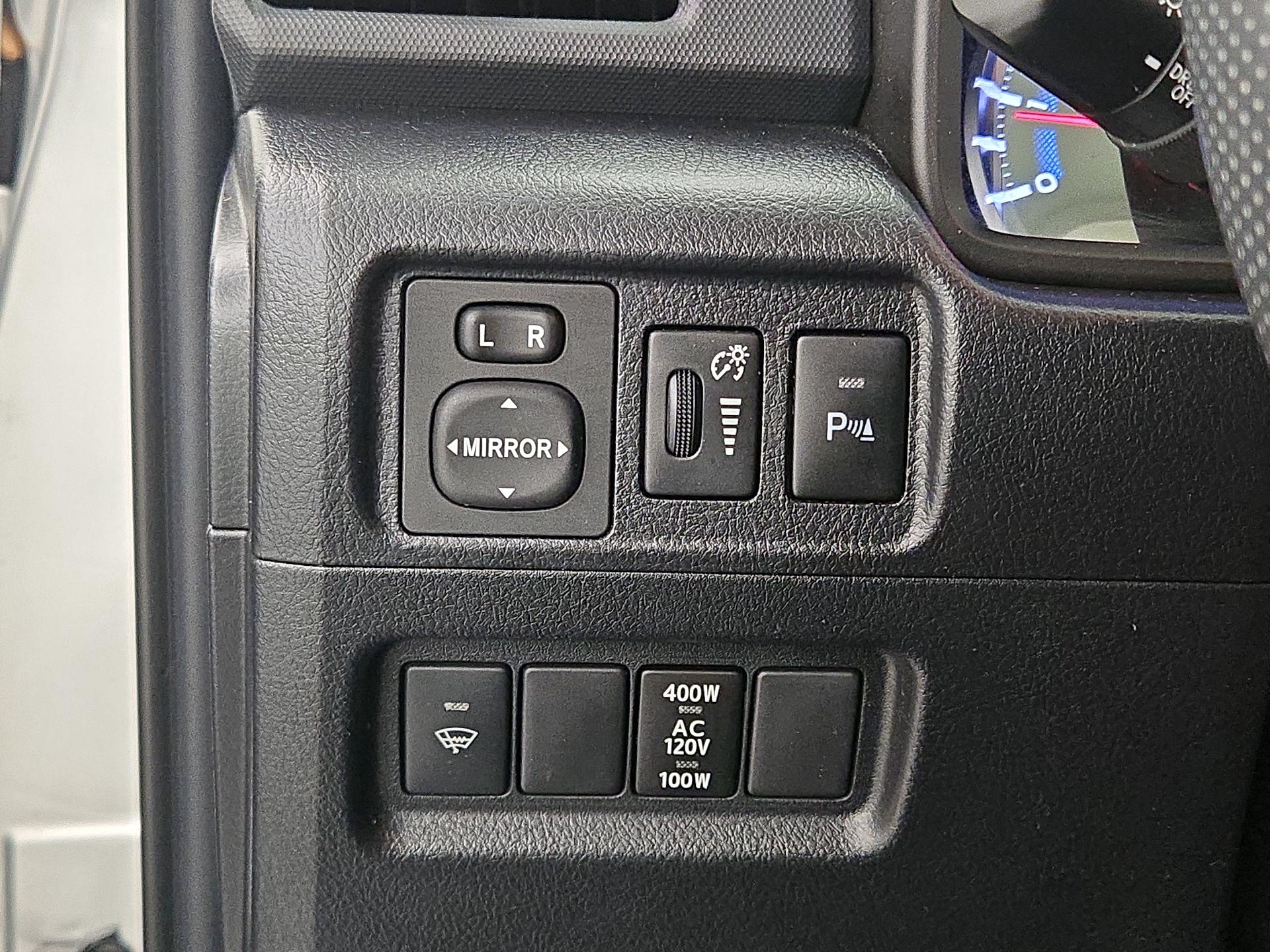 Thumbnail: 2016 Toyota 4Runner - 13