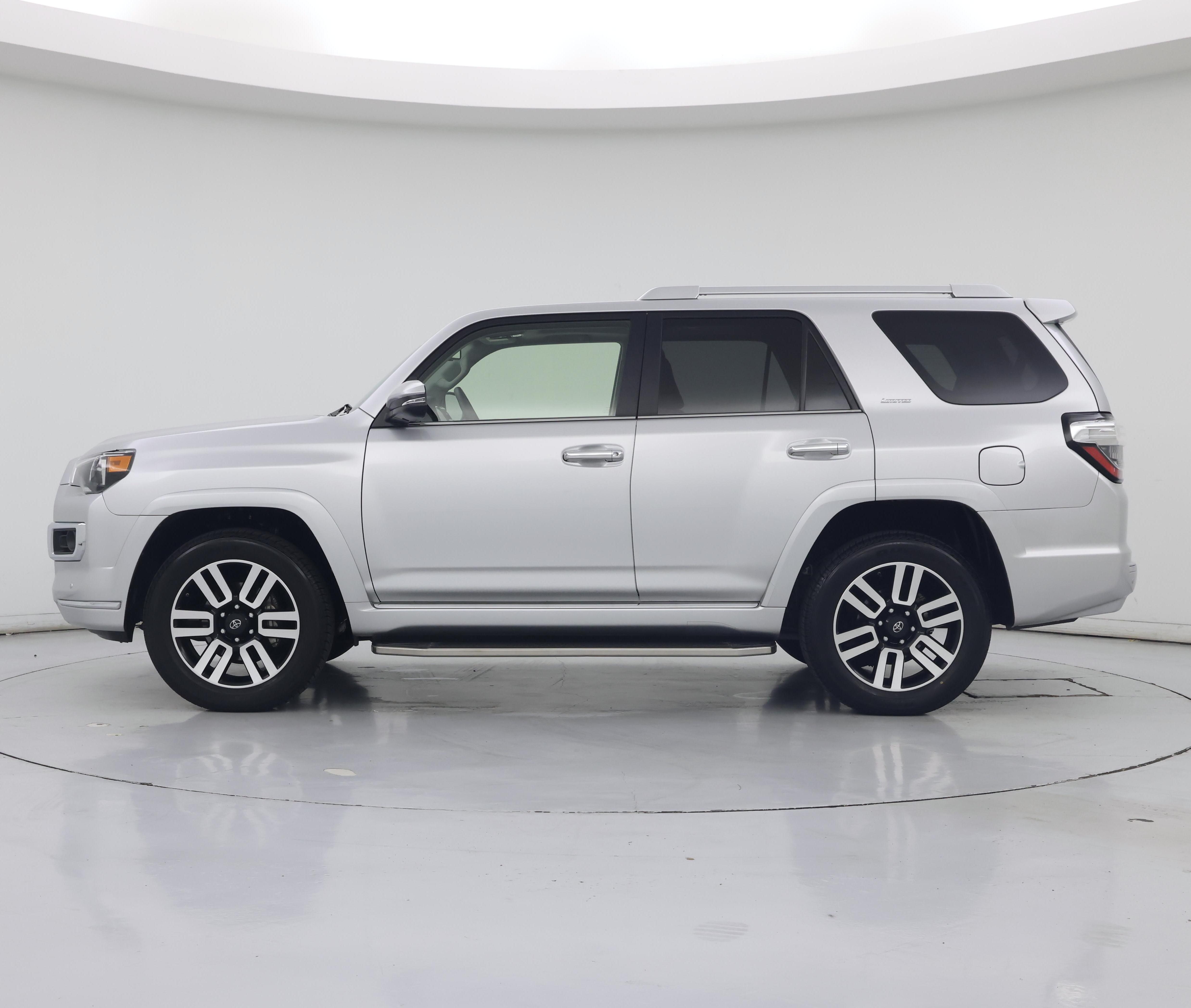 Thumbnail: 2016 Toyota 4Runner - 3