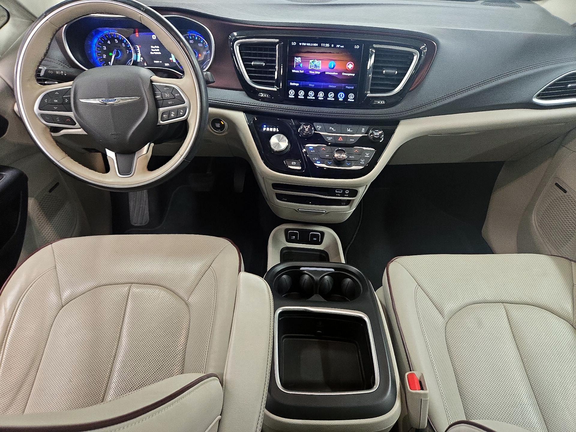 Thumbnail: 2017 Chrysler Pacifica - 9