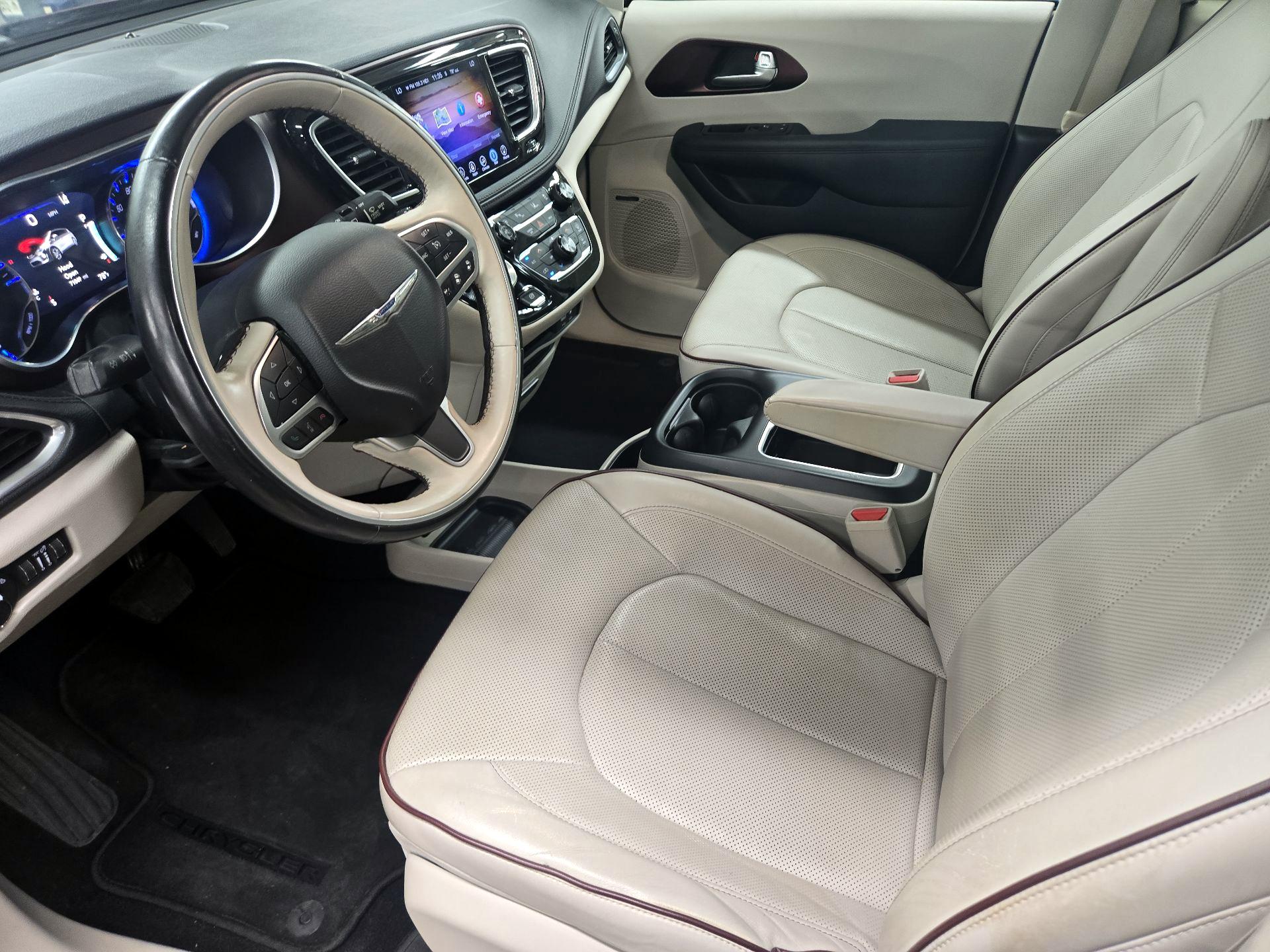 Thumbnail: 2017 Chrysler Pacifica - 11