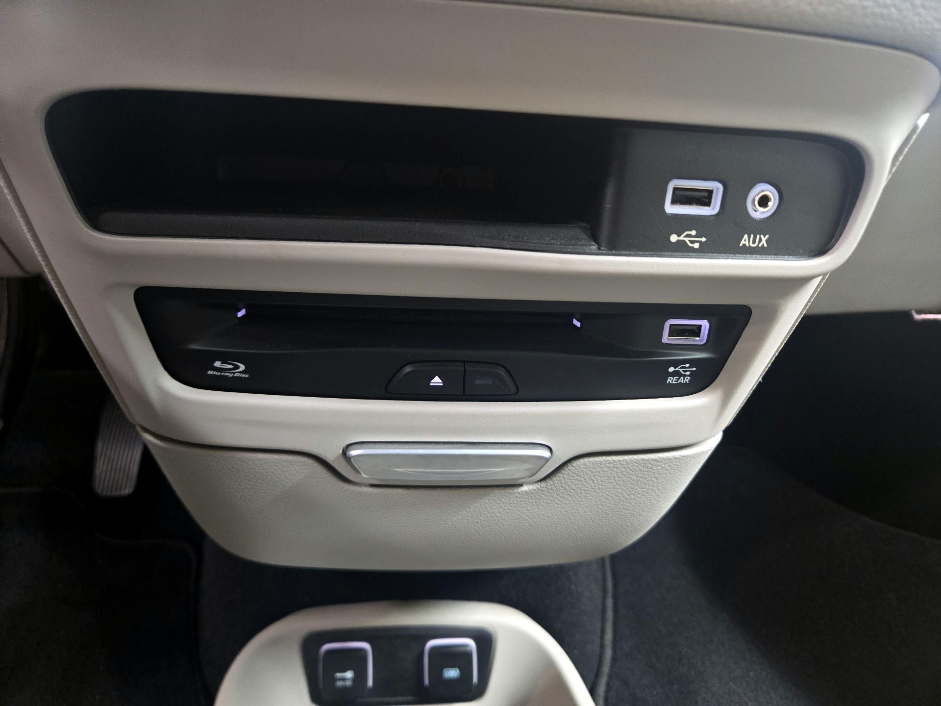 Thumbnail: 2017 Chrysler Pacifica - 19