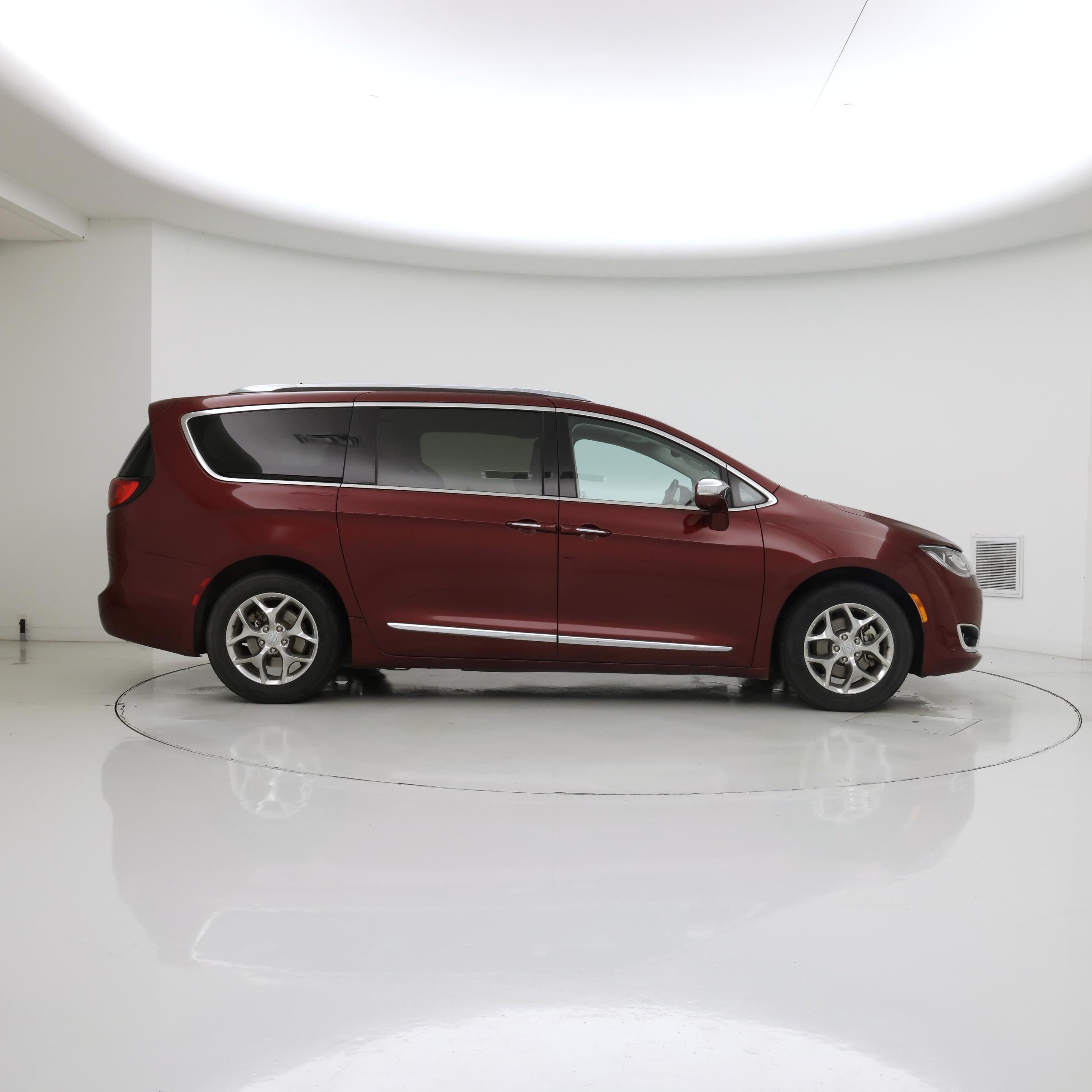 Thumbnail: 2017 Chrysler Pacifica - 7