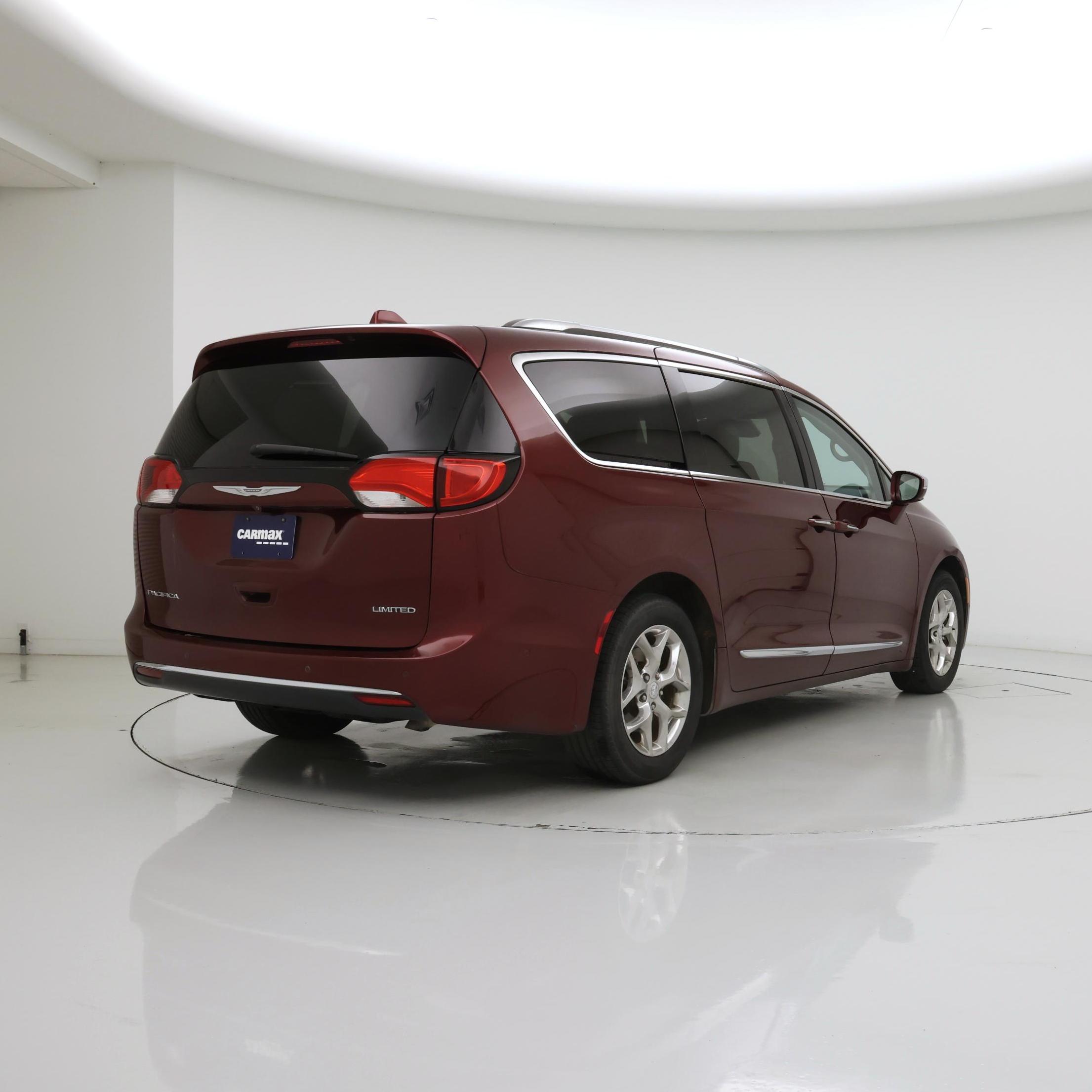 Thumbnail: 2017 Chrysler Pacifica - 8