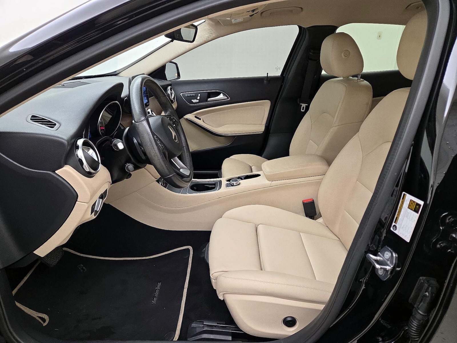 2018 Mercedes-Benz GLA-Class GLA250 - Photo 12