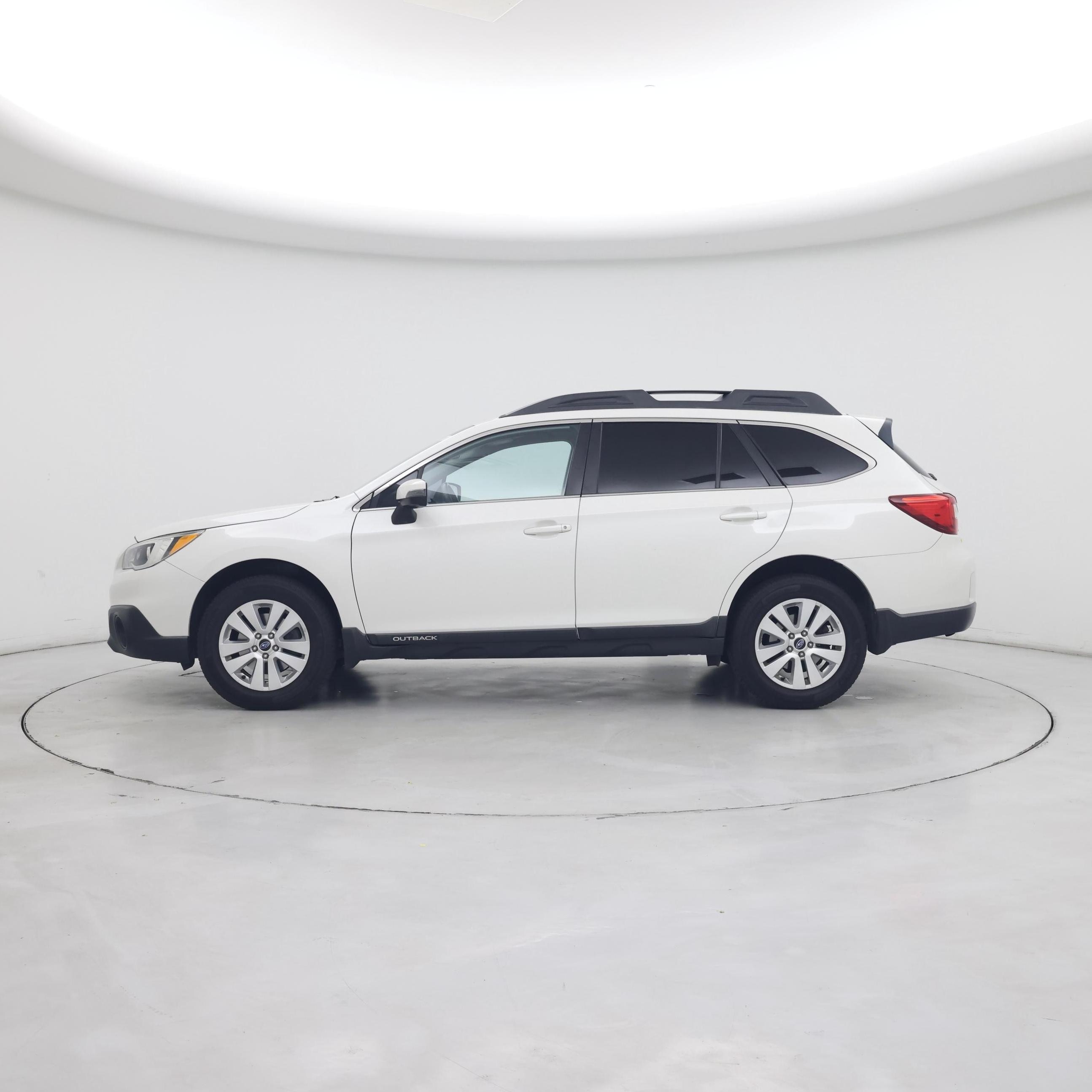 Thumbnail: 2016 Subaru Outback - 3