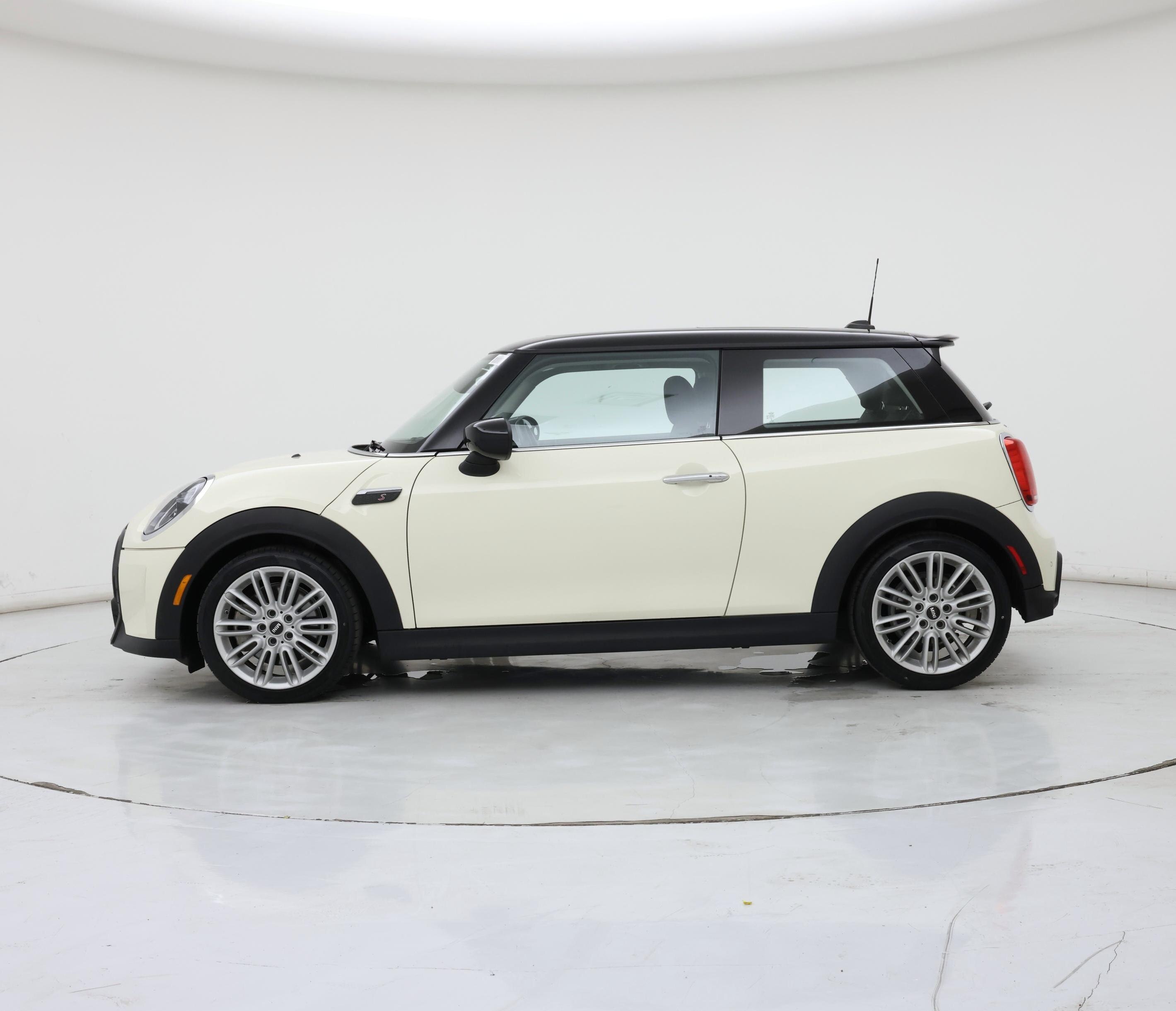 Thumbnail: 2022 MINI Cooper Hardtop - 3