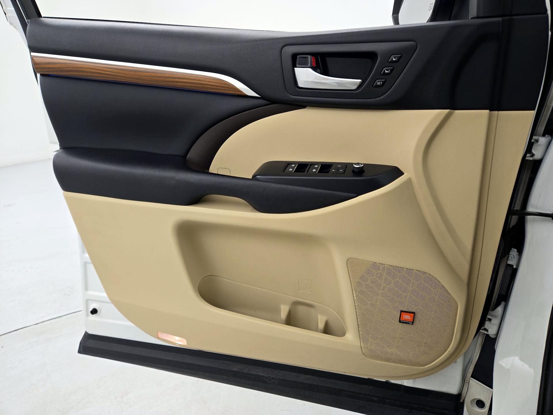 Thumbnail: 2017 Toyota Highlander - 12