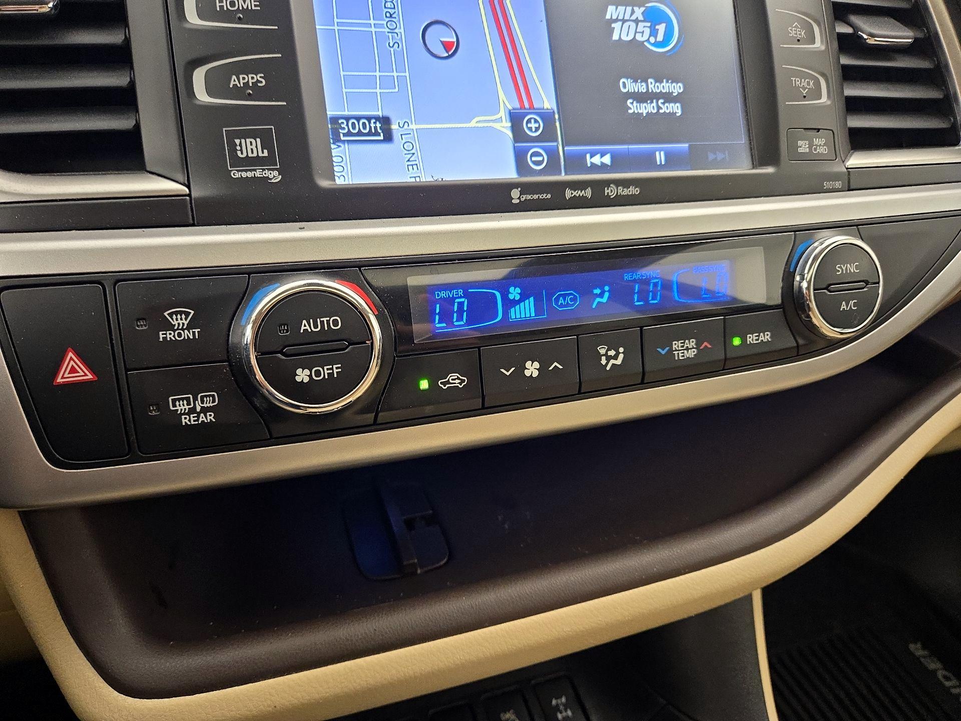 Thumbnail: 2017 Toyota Highlander - 17
