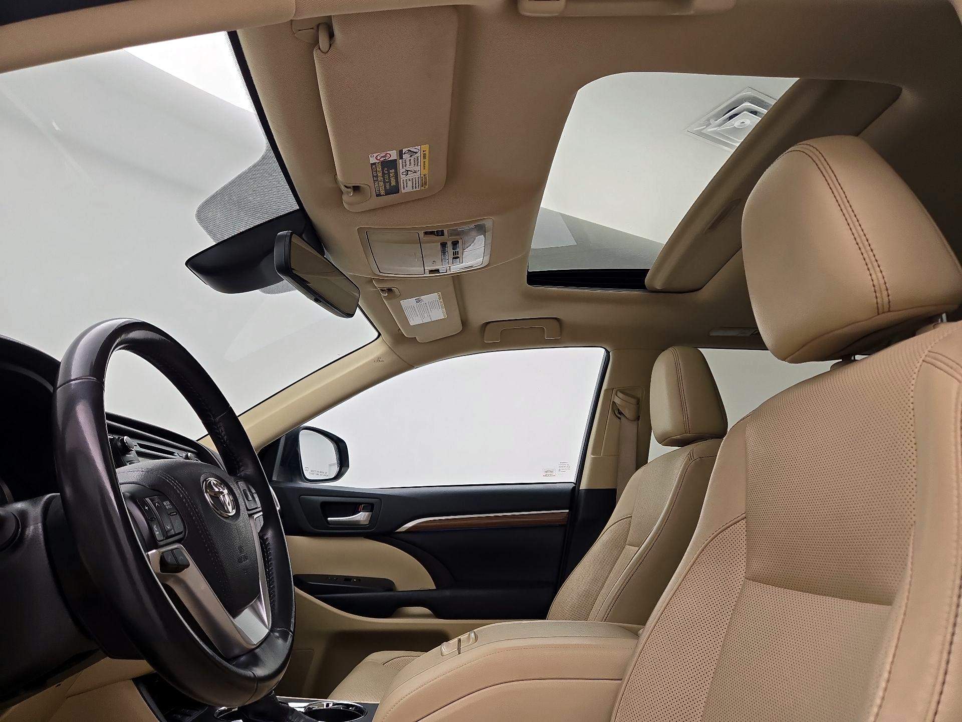 Thumbnail: 2017 Toyota Highlander - 20