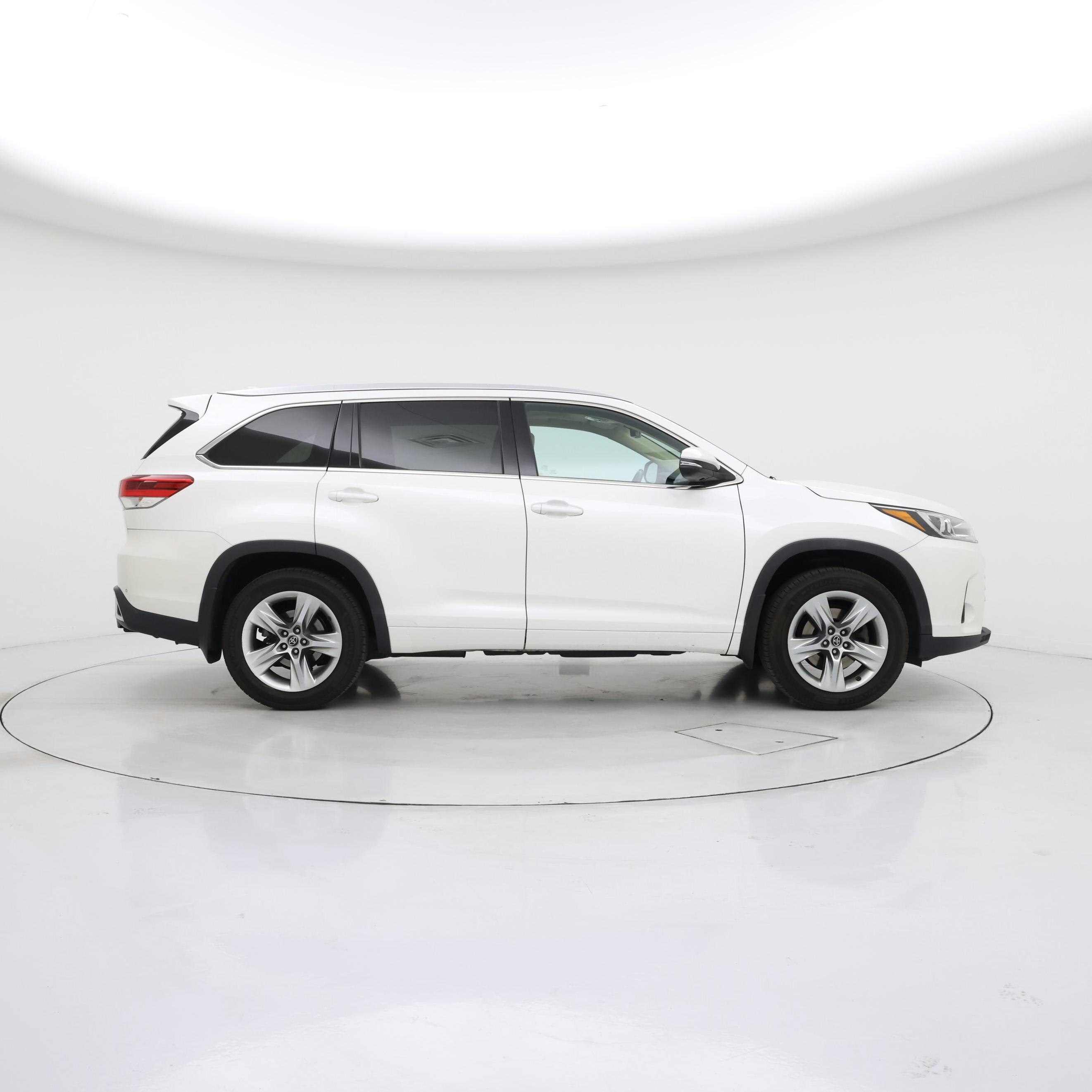 Thumbnail: 2017 Toyota Highlander - 7