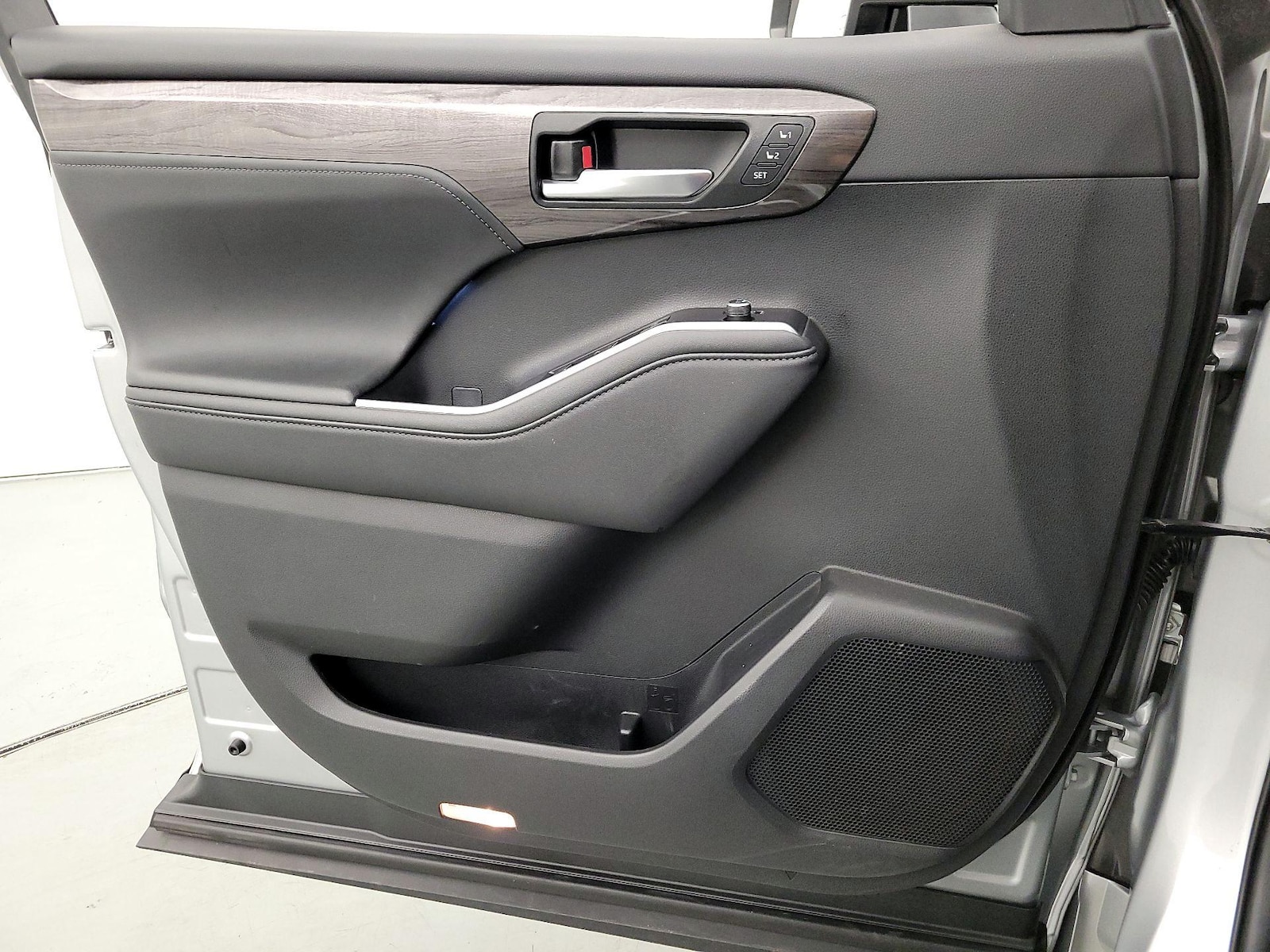 2024 Toyota Highlander Limited - Photo 13