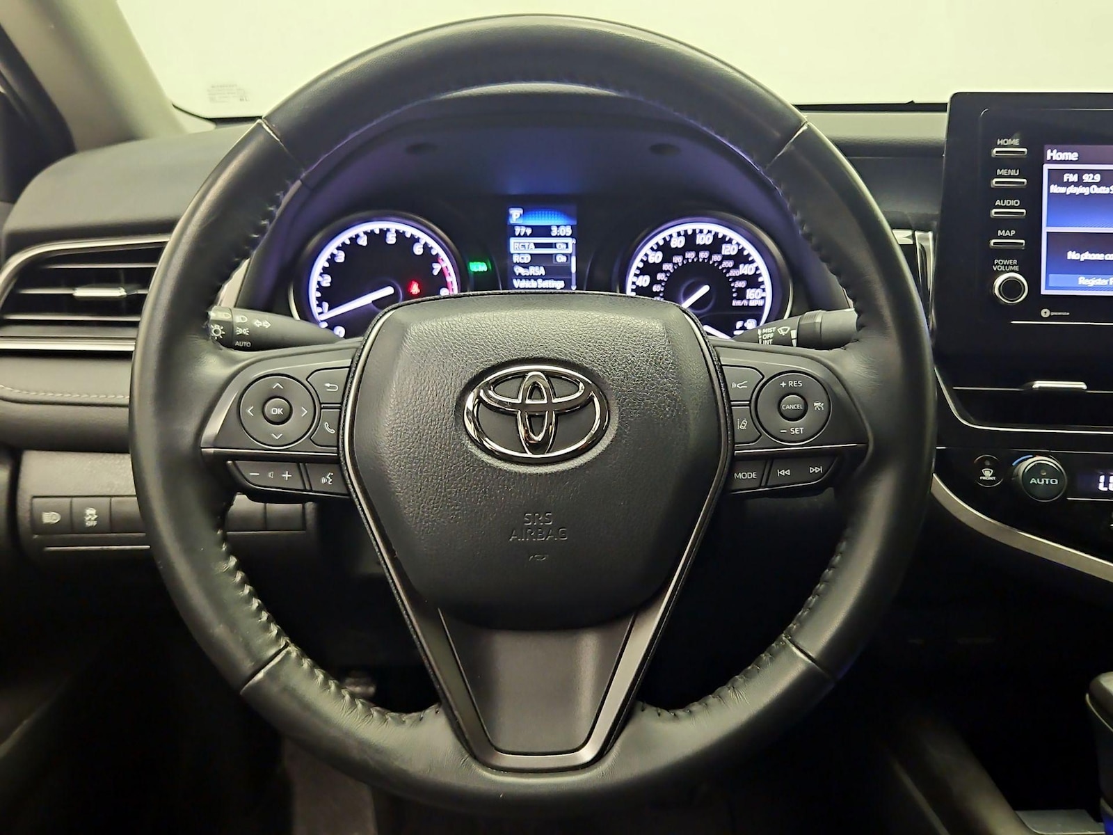 2023 Toyota Camry SE - Photo 11