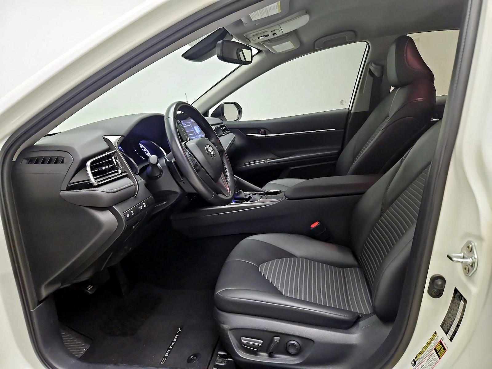 2023 Toyota Camry SE - Photo 12