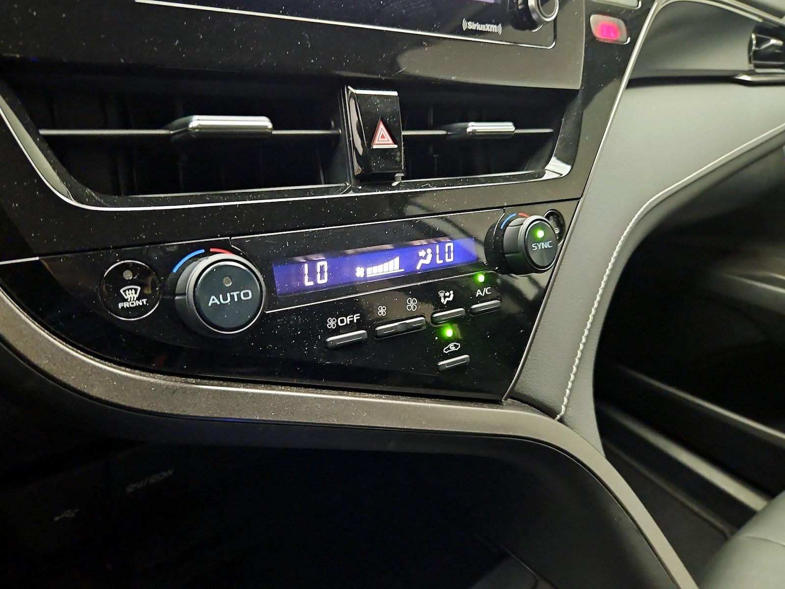 2023 Toyota Camry SE - Photo 17