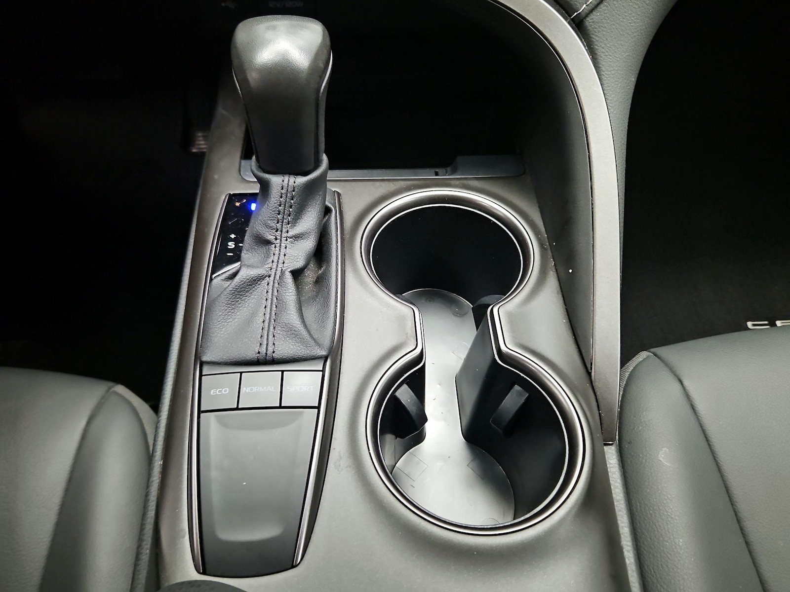 2023 Toyota Camry SE - Photo 18