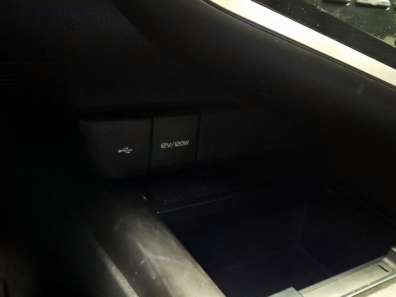 2023 Toyota Camry SE - Photo 19