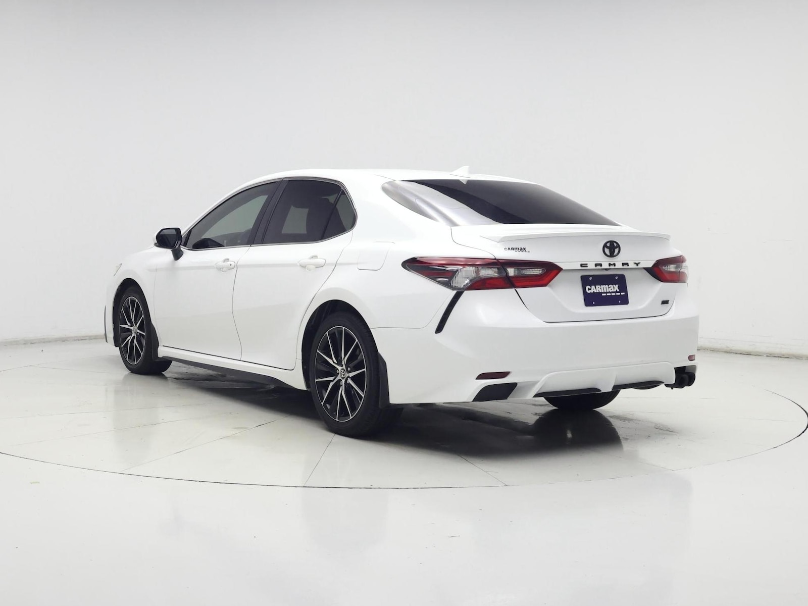 2023 Toyota Camry SE - Photo 3