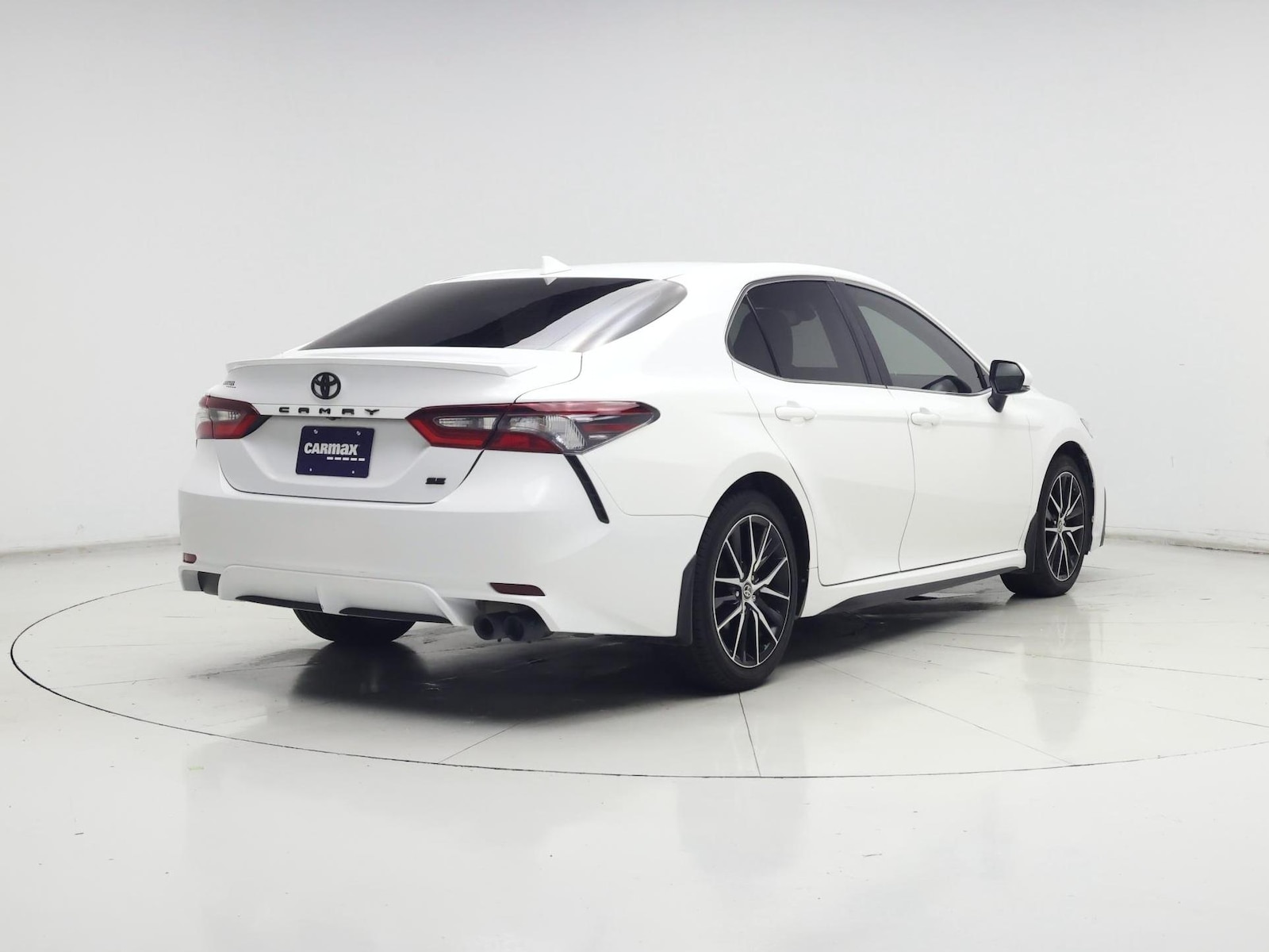 2023 Toyota Camry SE - Photo 9