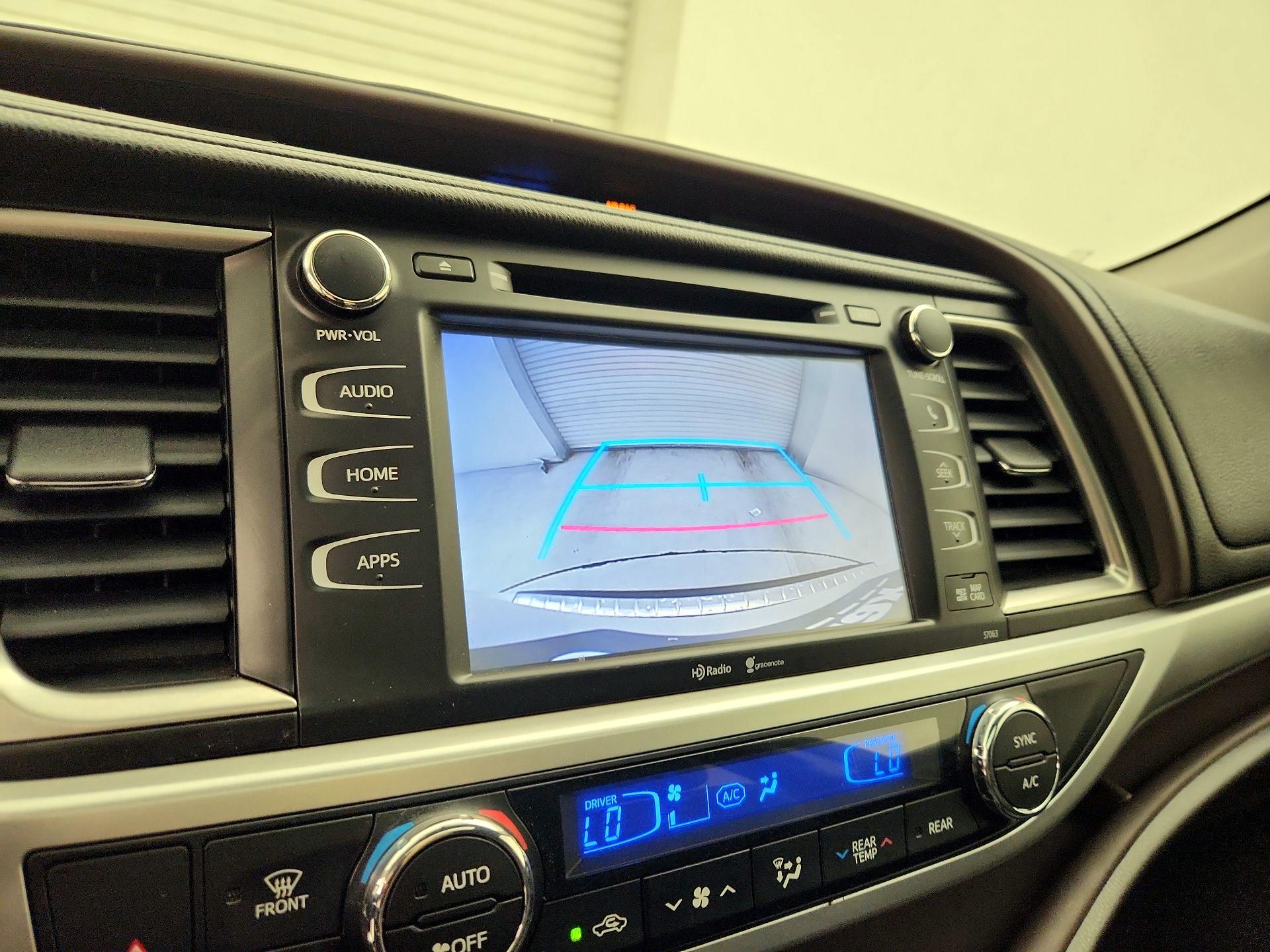 Thumbnail: 2015 Toyota Highlander - 14