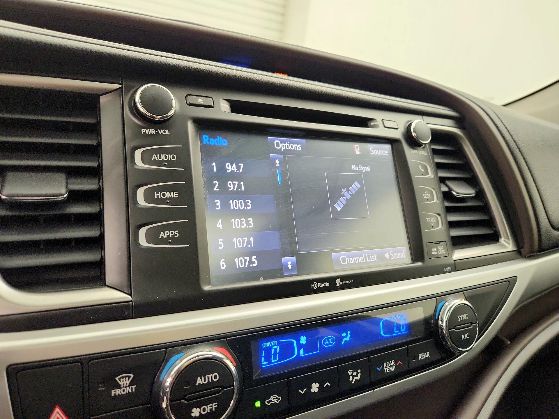 Thumbnail: 2015 Toyota Highlander - 15