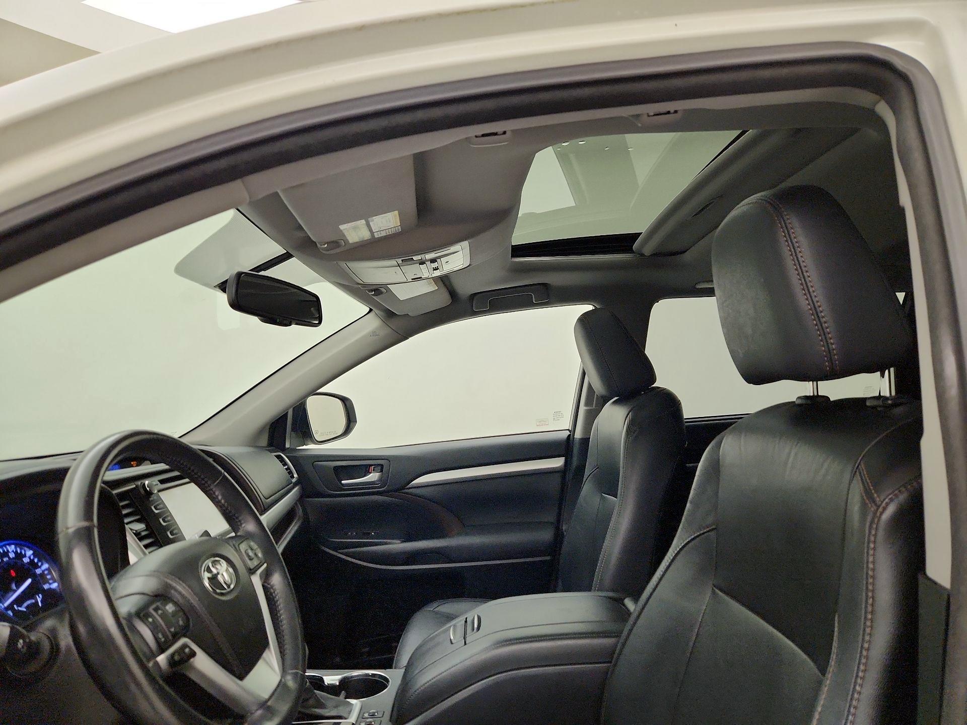 Thumbnail: 2015 Toyota Highlander - 19