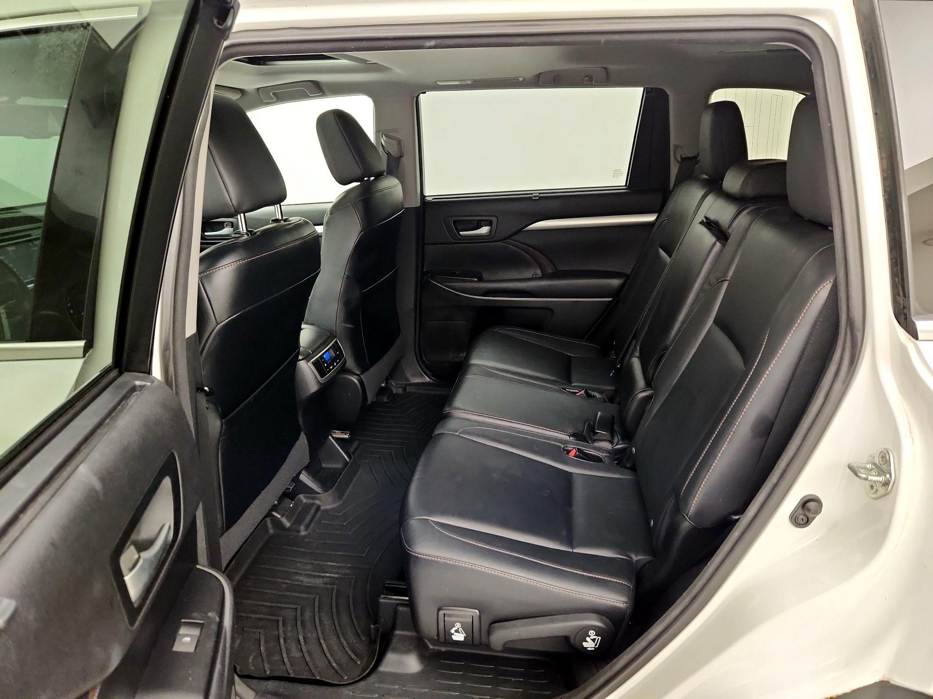 Thumbnail: 2015 Toyota Highlander - 20