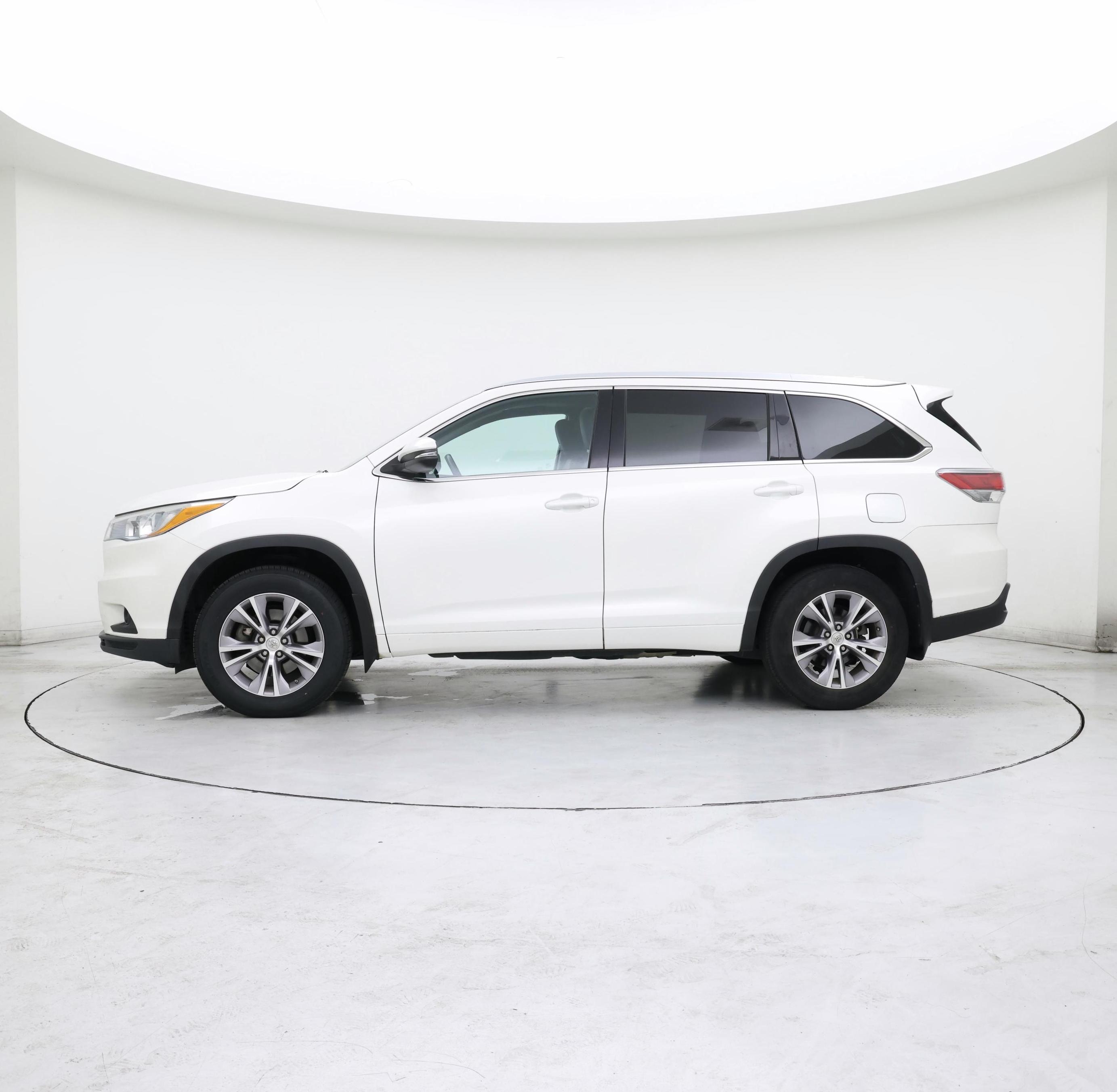 Thumbnail: 2015 Toyota Highlander - 3