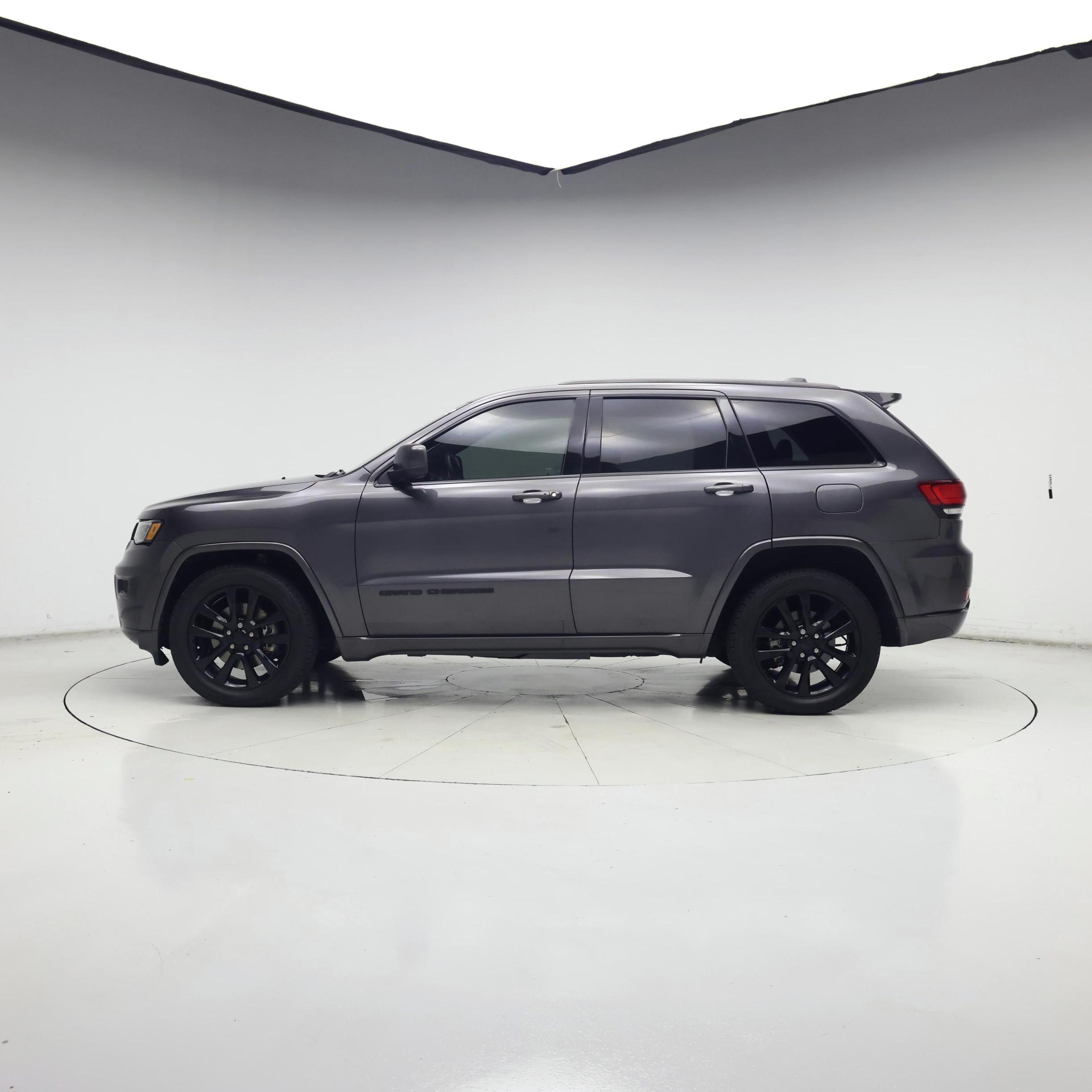 Thumbnail: 2021 Jeep Grand Cherokee - 3