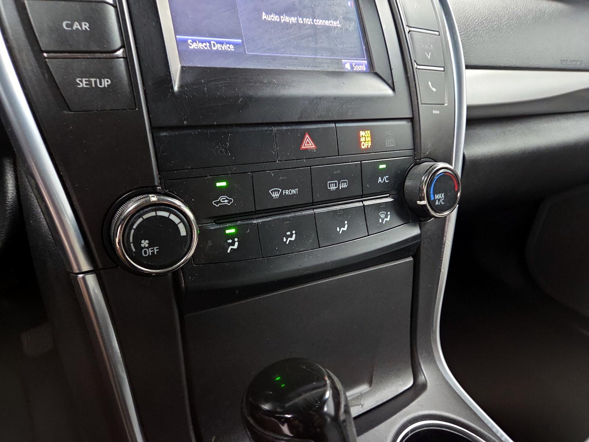 Thumbnail: 2016 Toyota Camry - 12