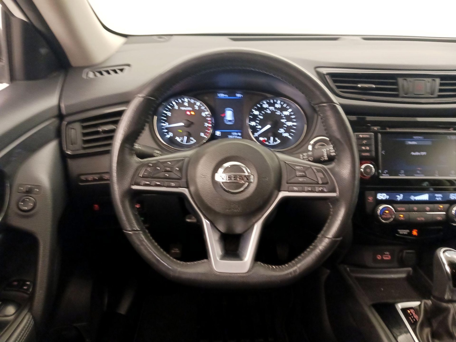 2018 Nissan Rogue SV - Photo 11