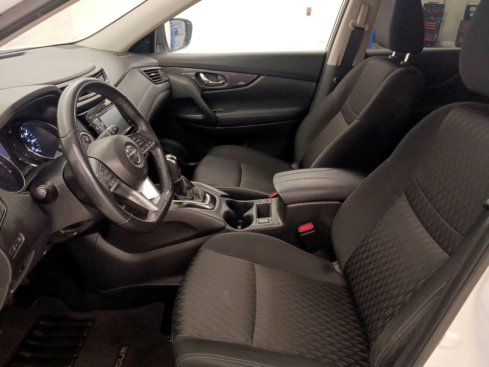 2018 Nissan Rogue SV - Photo 12