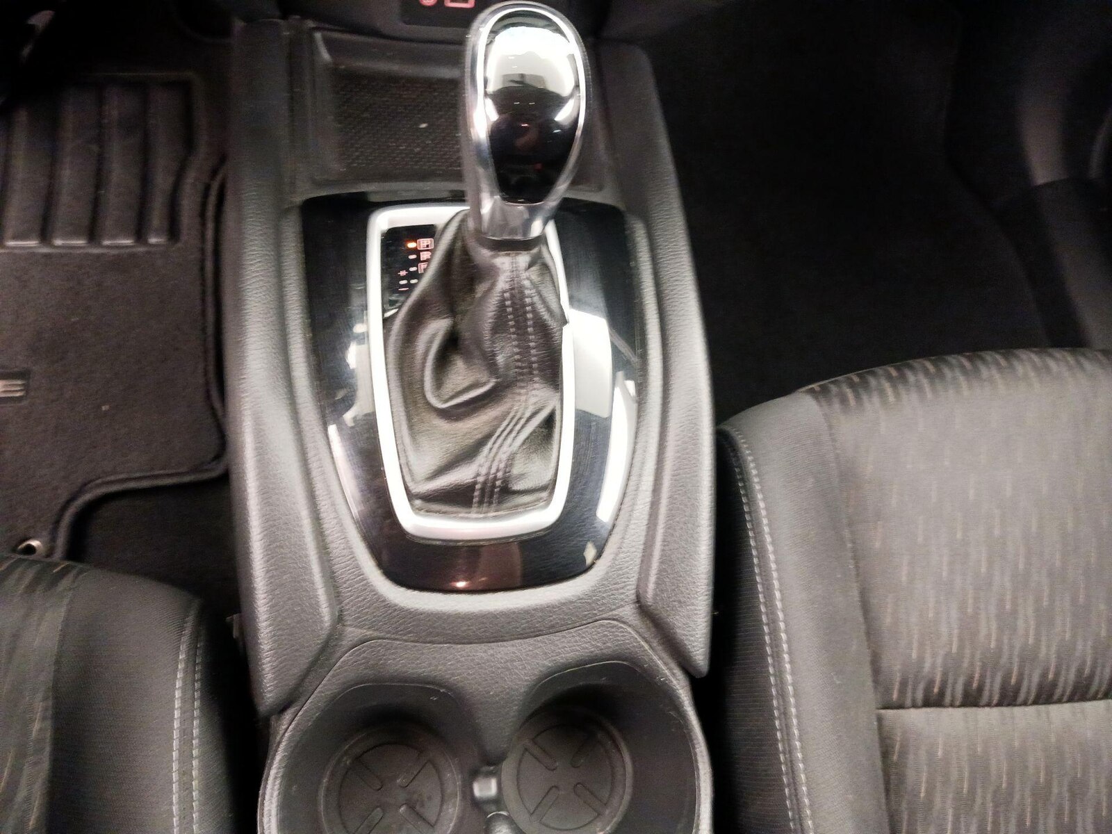 2018 Nissan Rogue SV - Photo 18