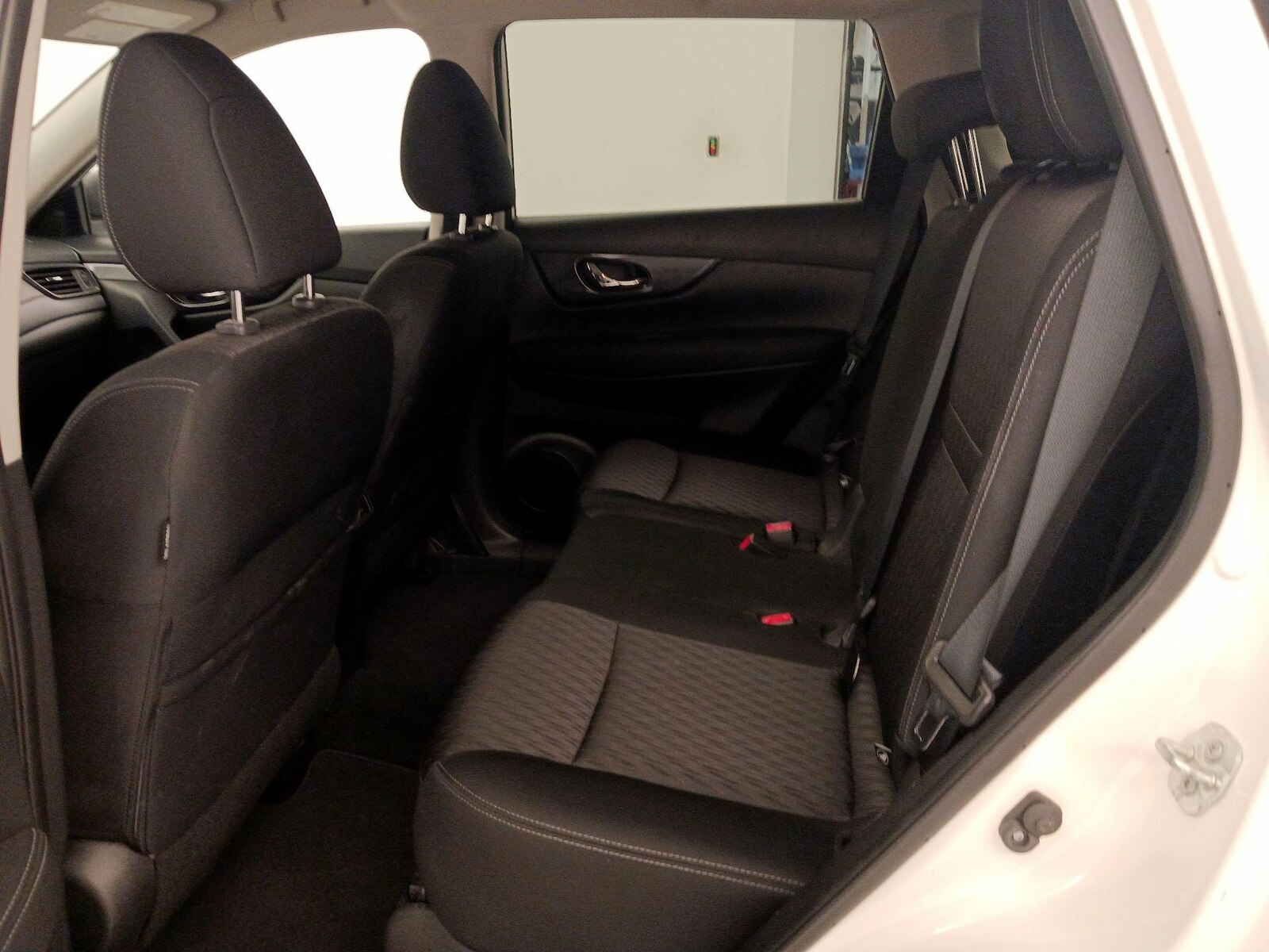 2018 Nissan Rogue SV - Photo 20