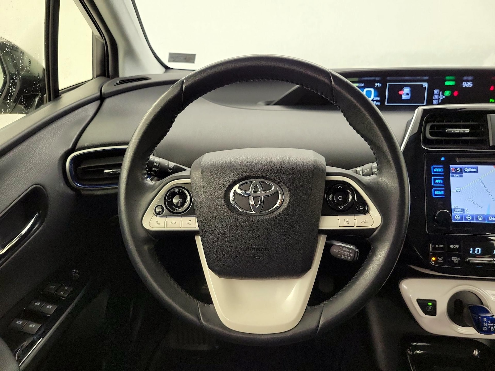 2018 Toyota Prius Three - Photo 11