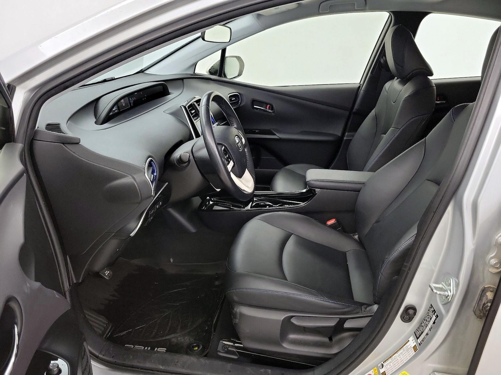 2018 Toyota Prius Three - Photo 12
