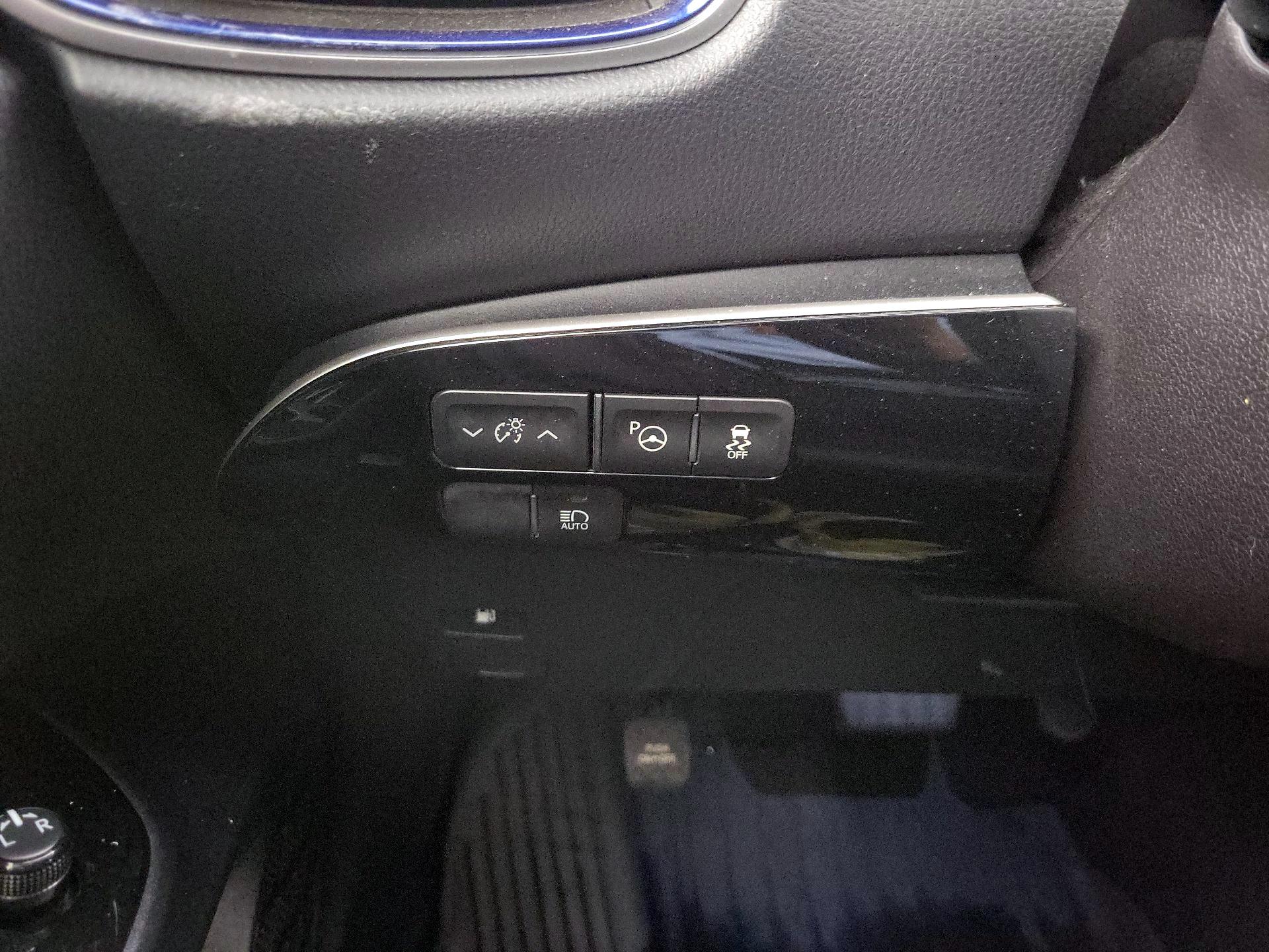 Thumbnail: 2018 Toyota Prius - 13