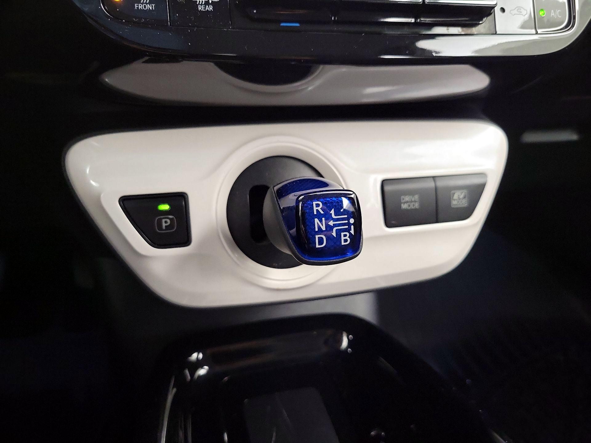 Thumbnail: 2018 Toyota Prius - 18