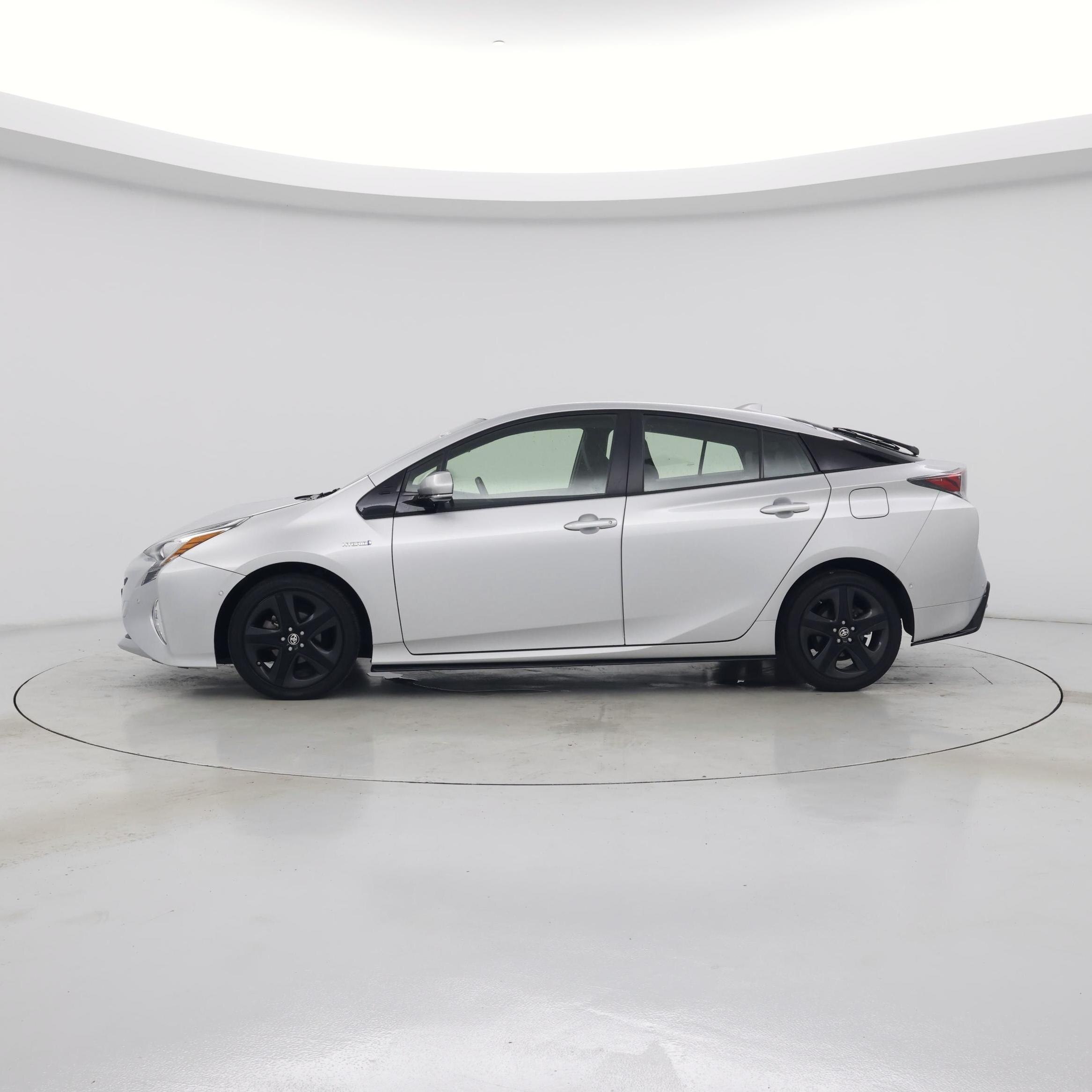 Thumbnail: 2018 Toyota Prius - 3
