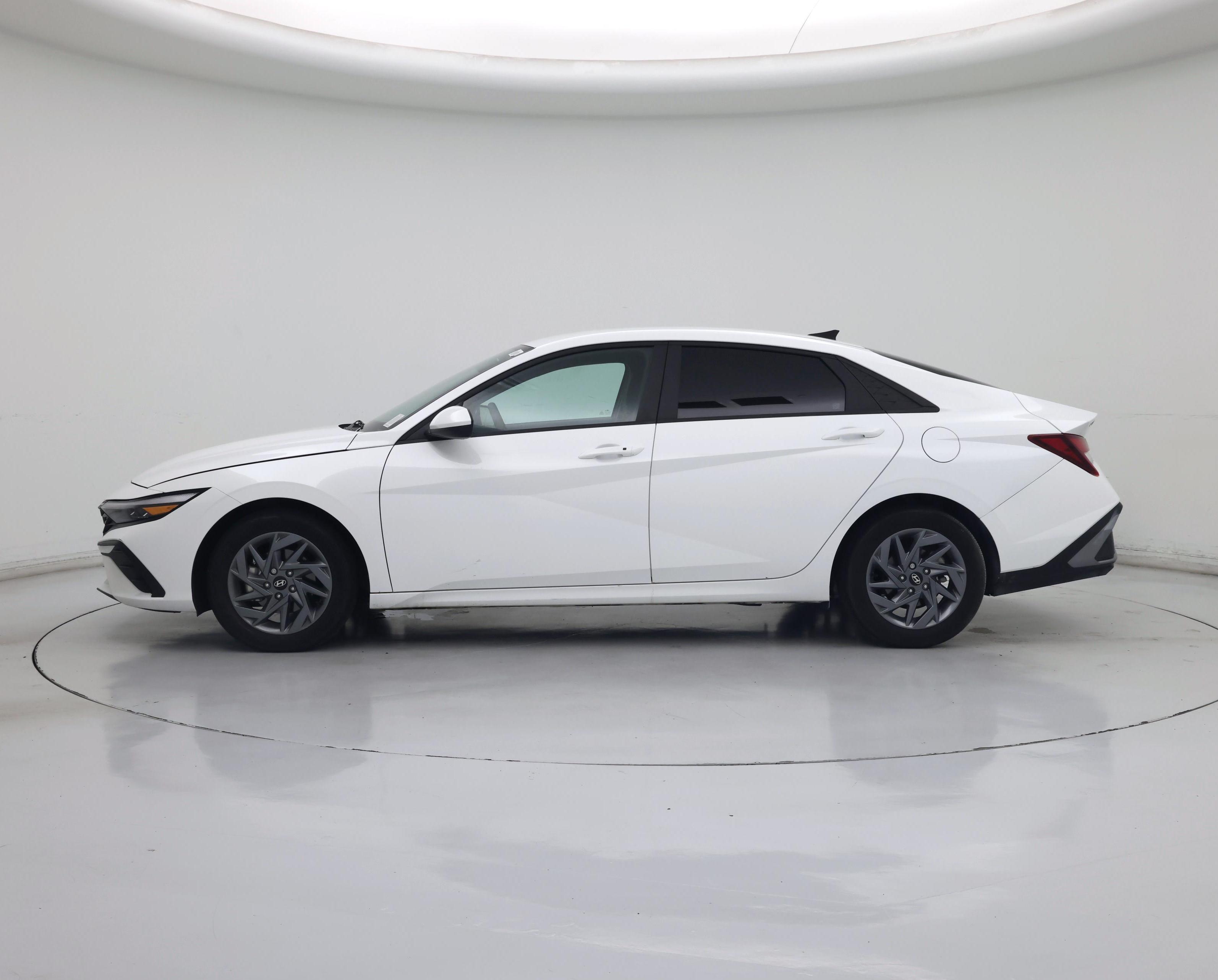 Thumbnail: 2024 Hyundai Elantra - 3