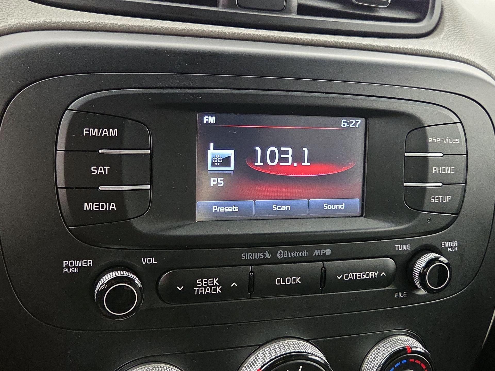 Thumbnail: 2015 Kia Soul - 15