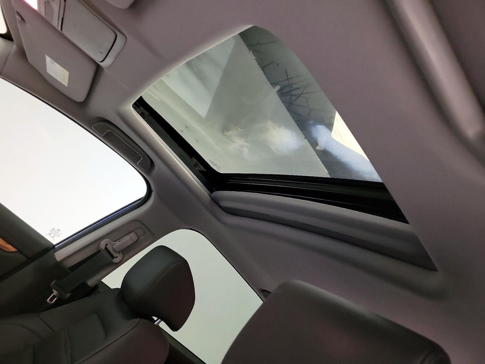 Sunroof(s) & Overhead Airbags