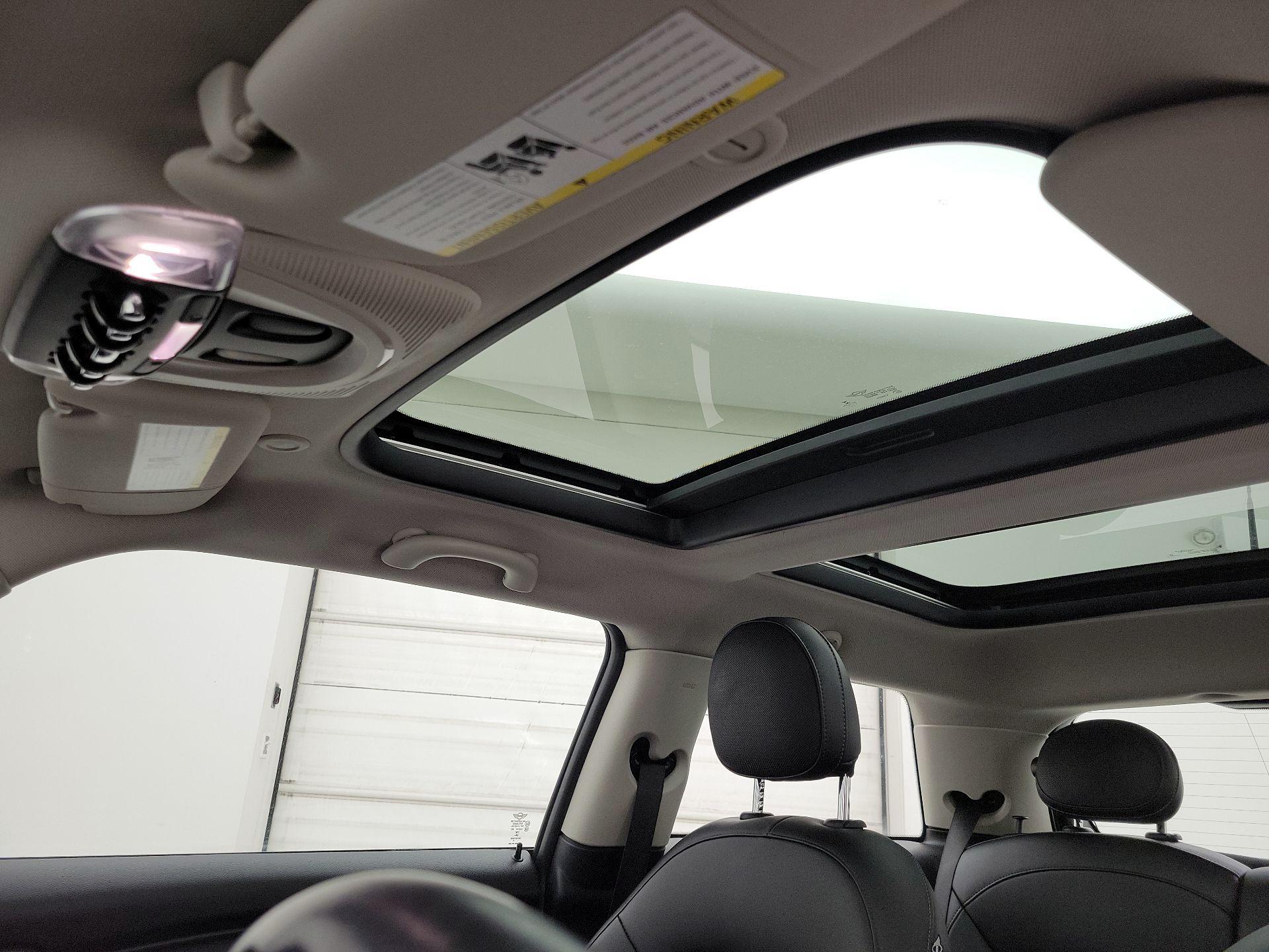 Thumbnail: 2015 MINI Cooper Hardtop - 18