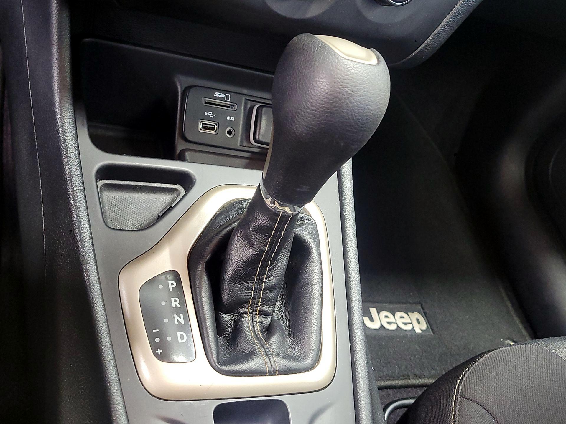 Thumbnail: 2016 Jeep Cherokee - 17