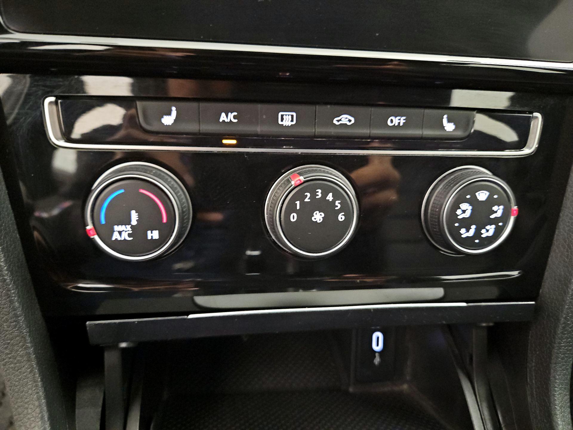 Thumbnail: 2021 Volkswagen Golf - 17