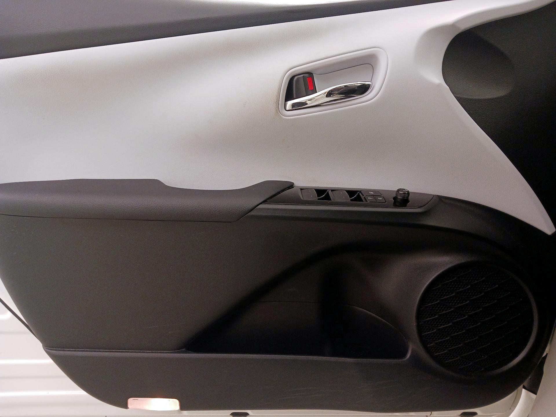 Thumbnail: 2019 Toyota Prius - 12