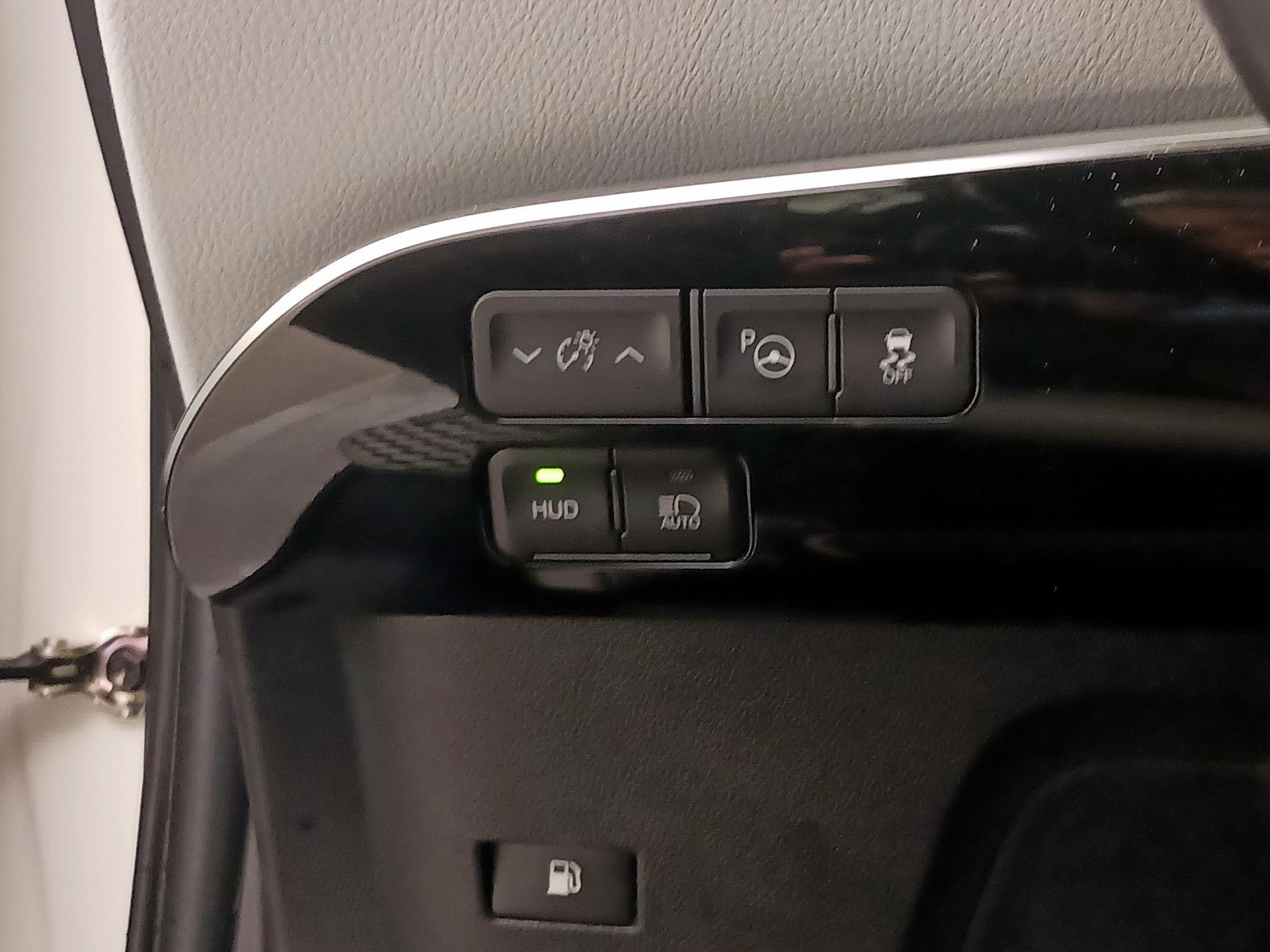 Thumbnail: 2019 Toyota Prius - 13