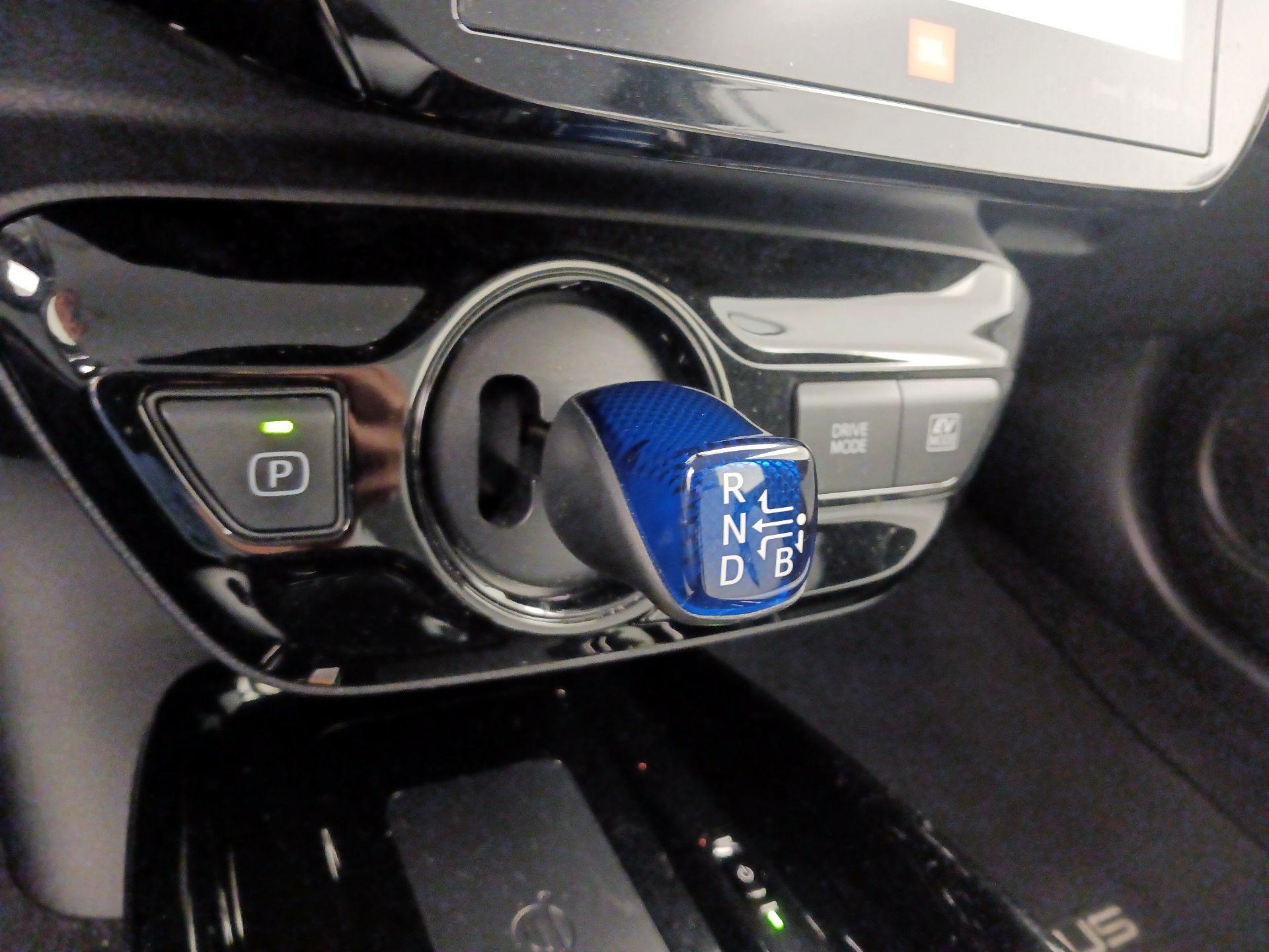 Thumbnail: 2019 Toyota Prius - 18