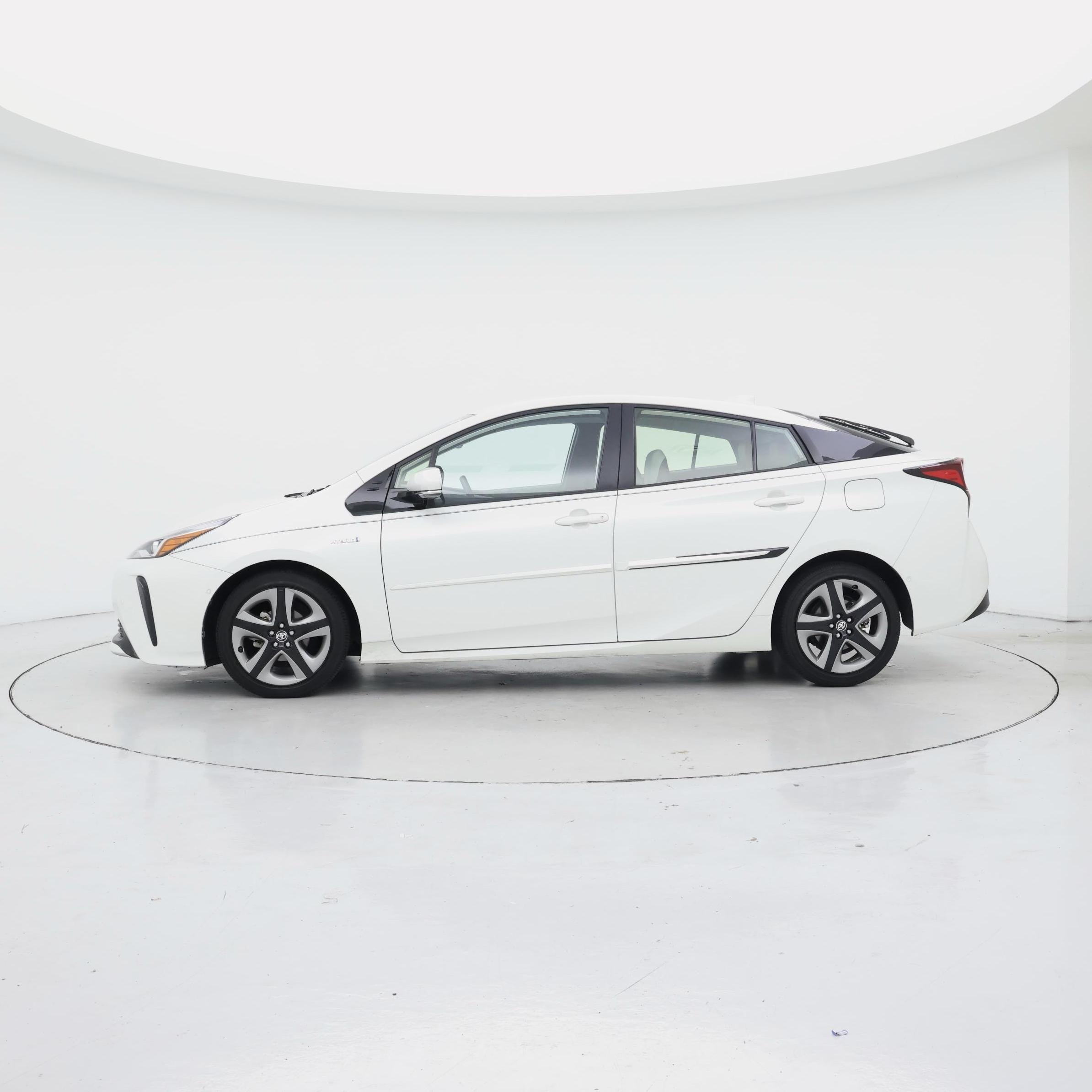 Thumbnail: 2019 Toyota Prius - 3